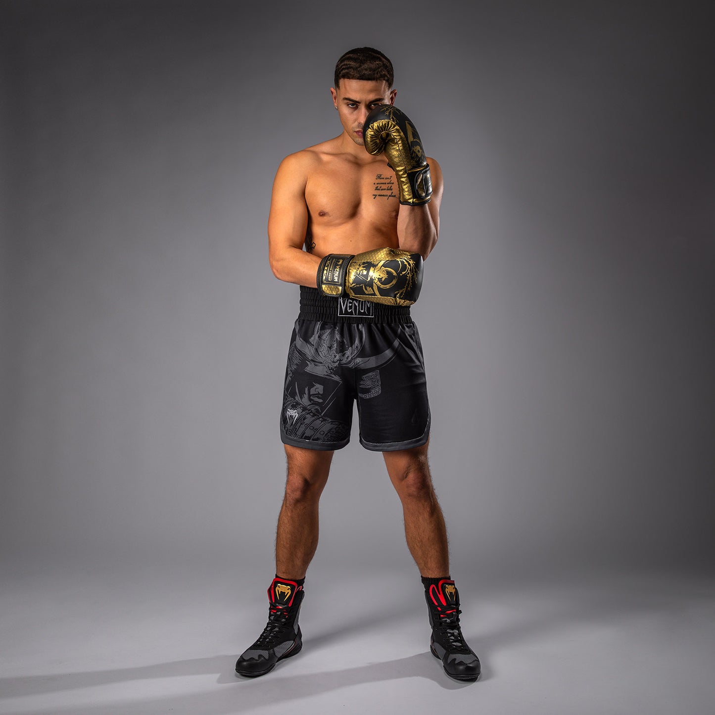 Venum x Assassin’s Creed Shadows Herren Boxing Shorts - Schwarz