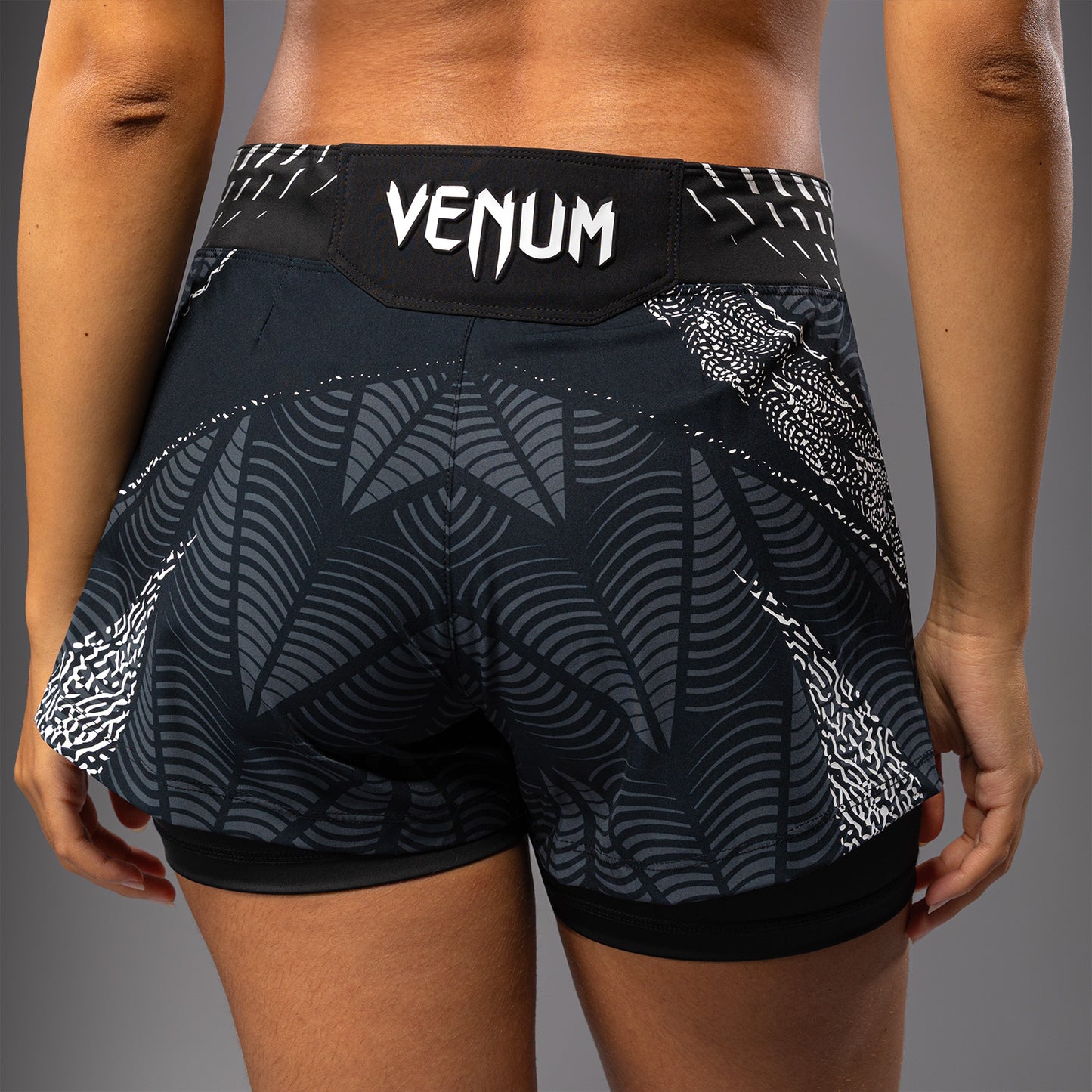 UFC Zenith by Venum Authentic Fight Night Kurze Passform Fight Short Damen Personalisiert - Schwarz