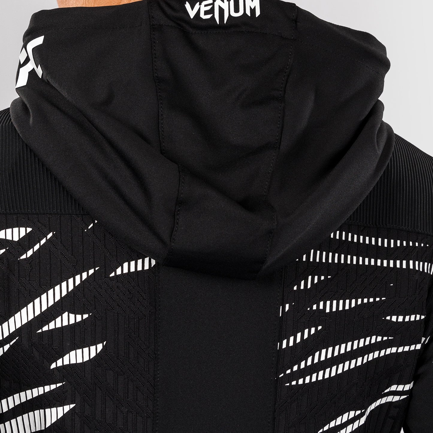 UFC Fusion by Venum Personalized Authentic Fight Night Damen Walkout Hoodie - Schwarz