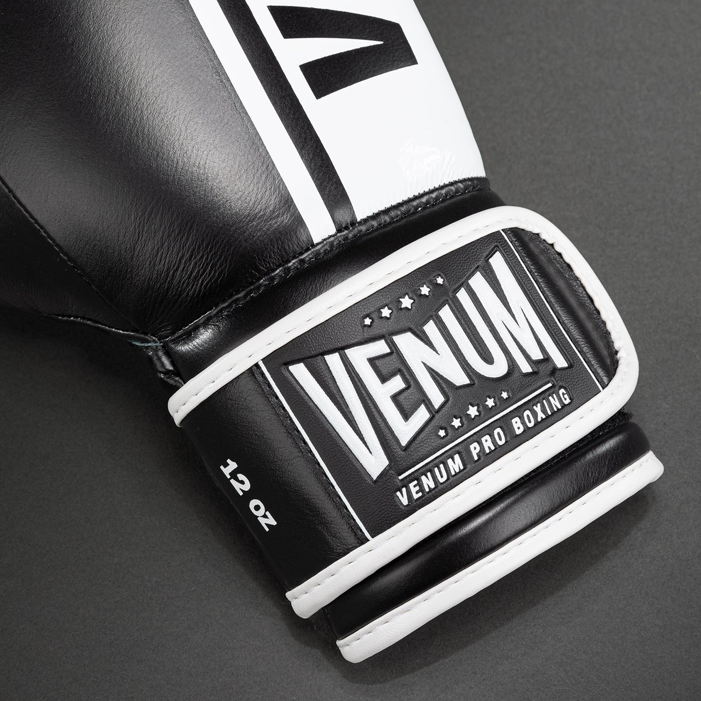 Venum Shield Pro Boxhandschuhe mit Klettverschluss - Schwarz/Weiß