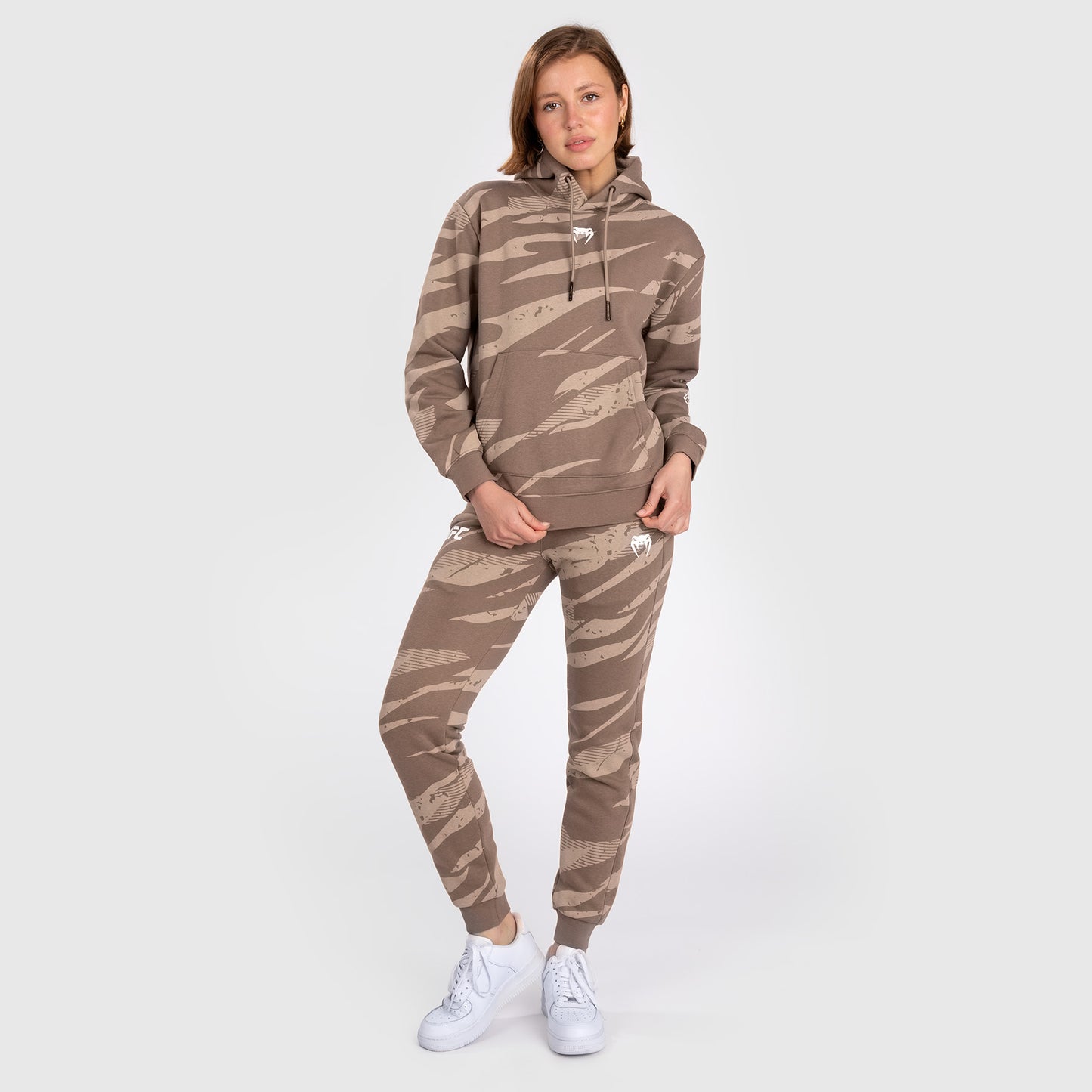 UFC Adrenaline by Venum Fight Week Frauen Pullover Hoodie - Desert Camo