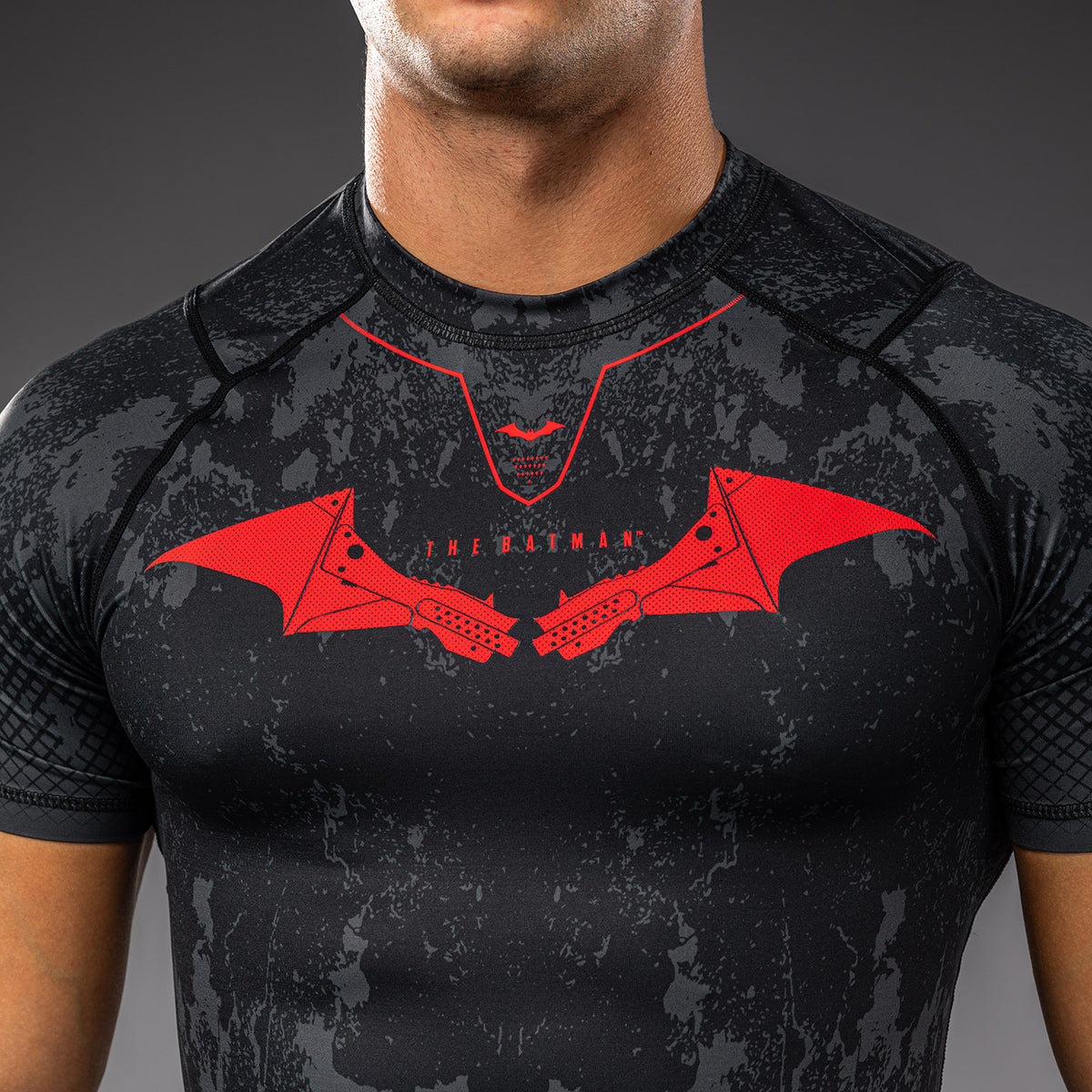 Venum x Batman Kurzarm-Rashguard - Schwarz/Grau/Rot