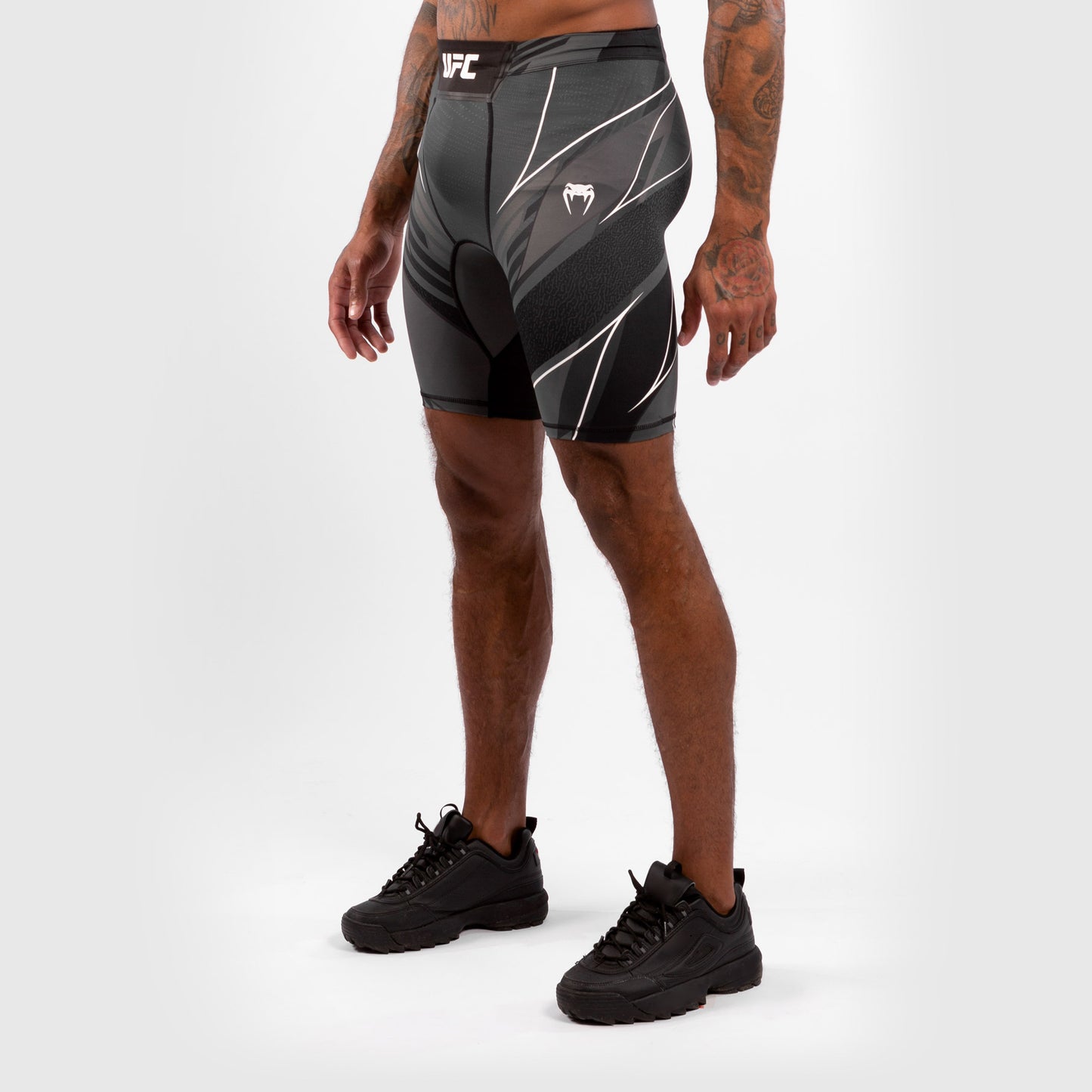 UFC Venum Authentic Fight Night Herren Vale Tudo Shorts - Long Fit - Schwarz