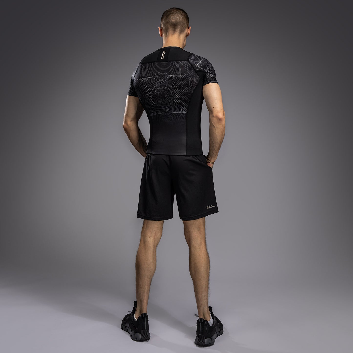 Venum G-Fit Air Herren Kurzarm Rashguard - Tiefschwarz/Wüstensand