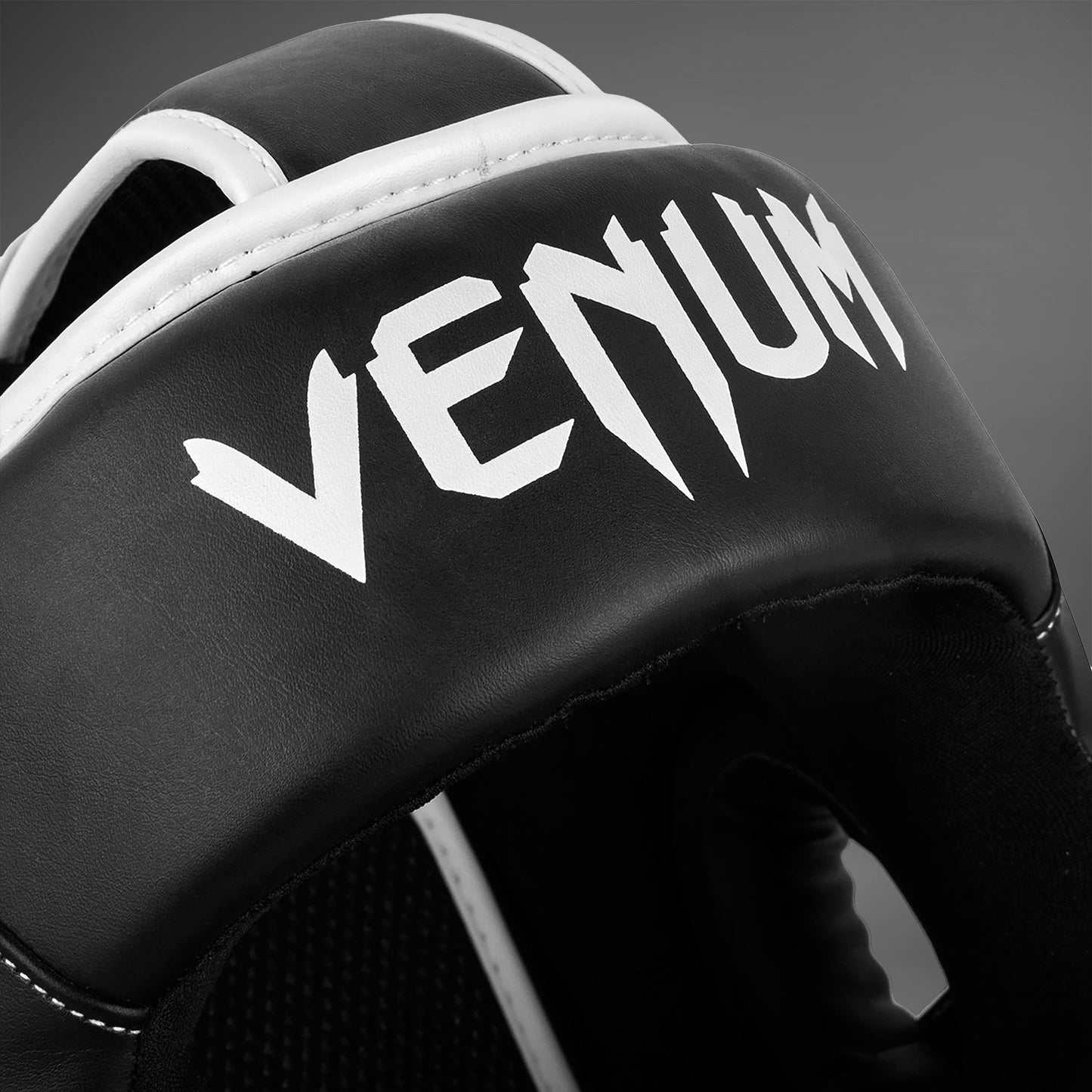Venum Elite Kopfschutz- Schwarz/Weiß