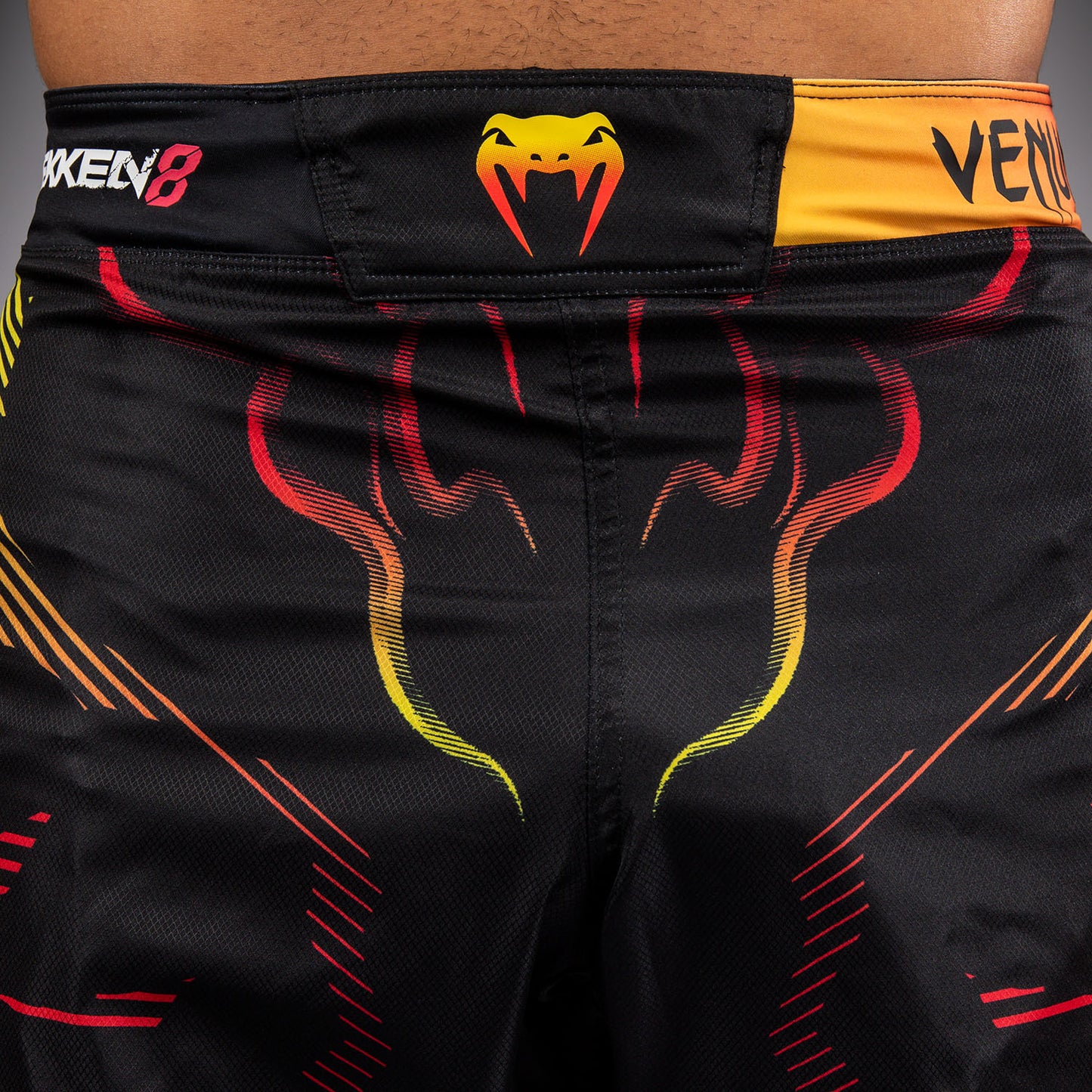Venum x TEKKEN 8 Fightshorts - Yoshimitsu - Schwarz/Orange