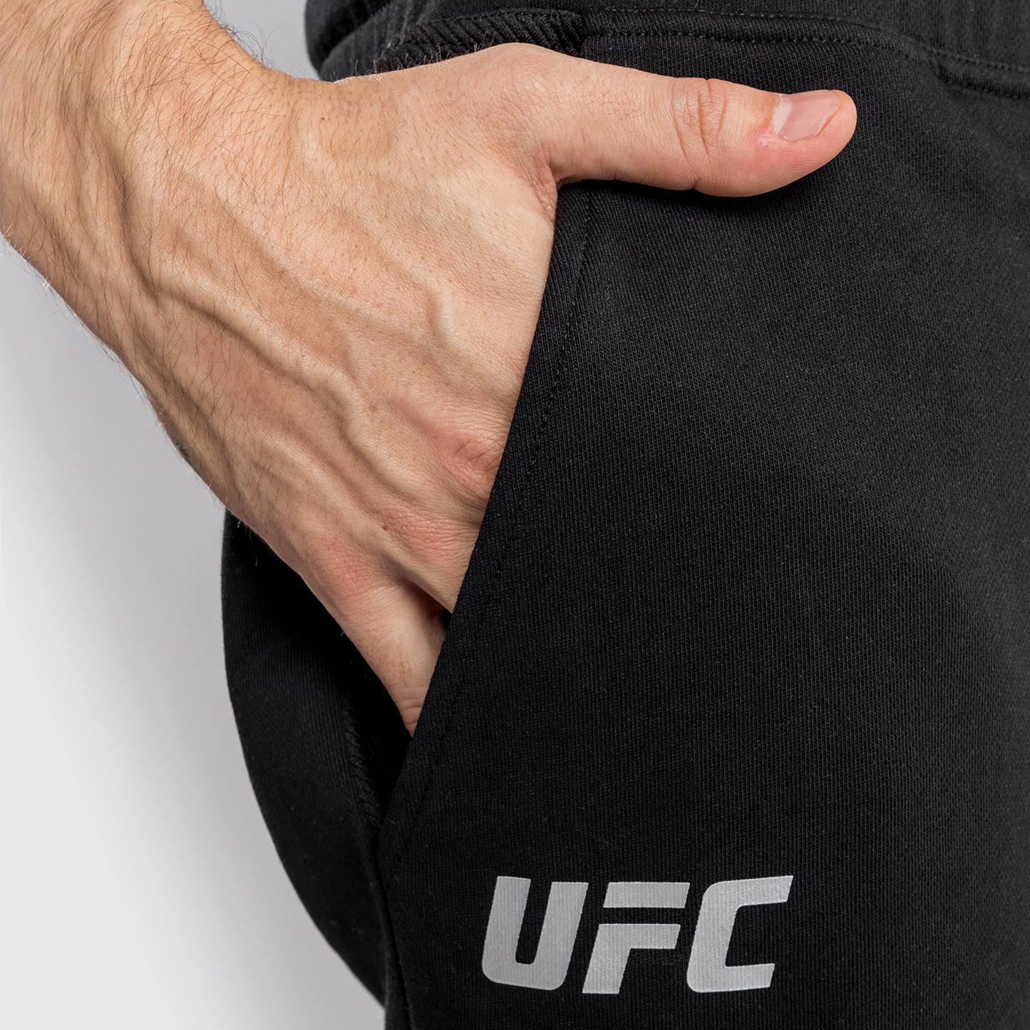 Venum UFC Authentic Fight Week Herren-2.0-Shorts – Schwarz/Rot