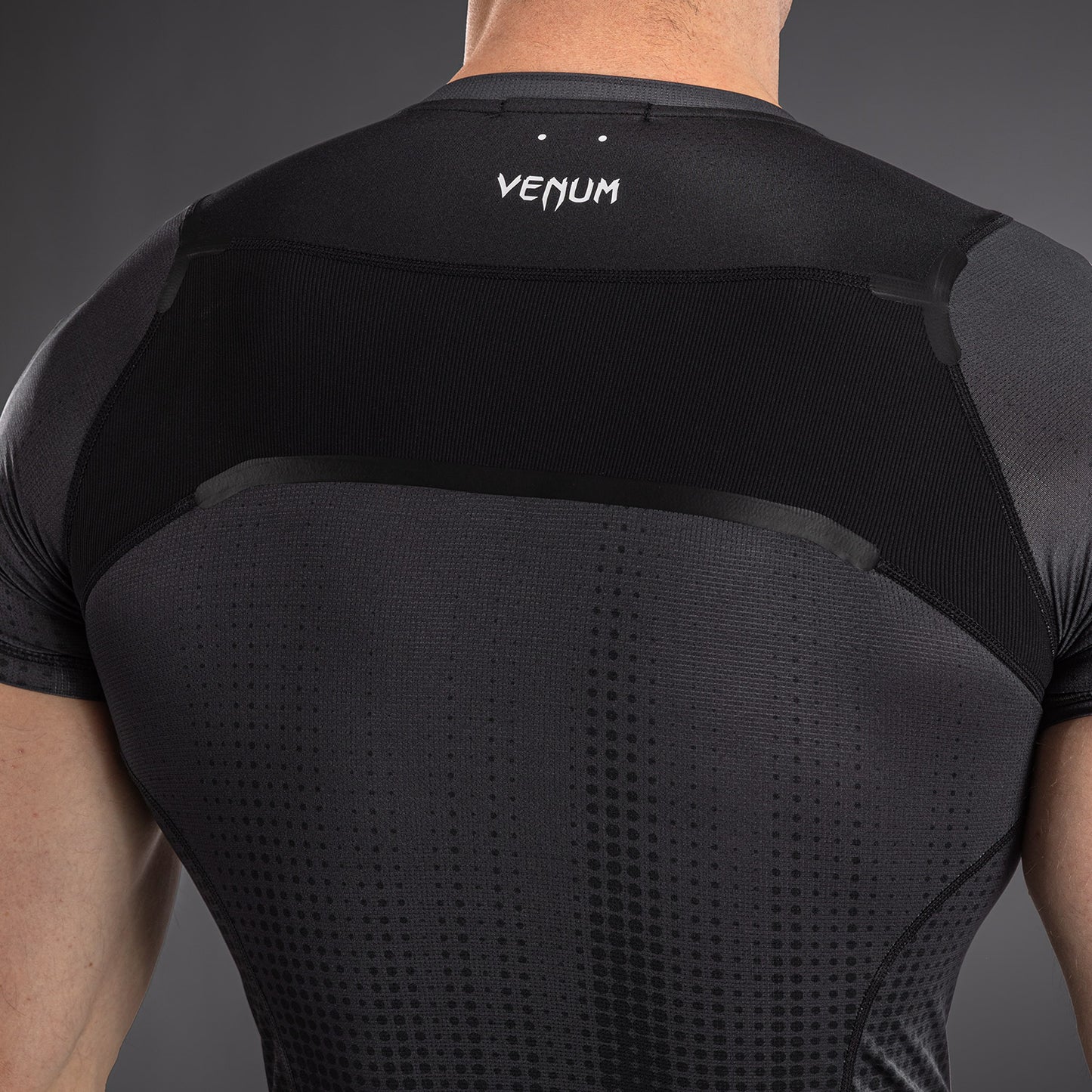 Venum Stealth Kurzarm Rashguard – Schwarz/Weiß