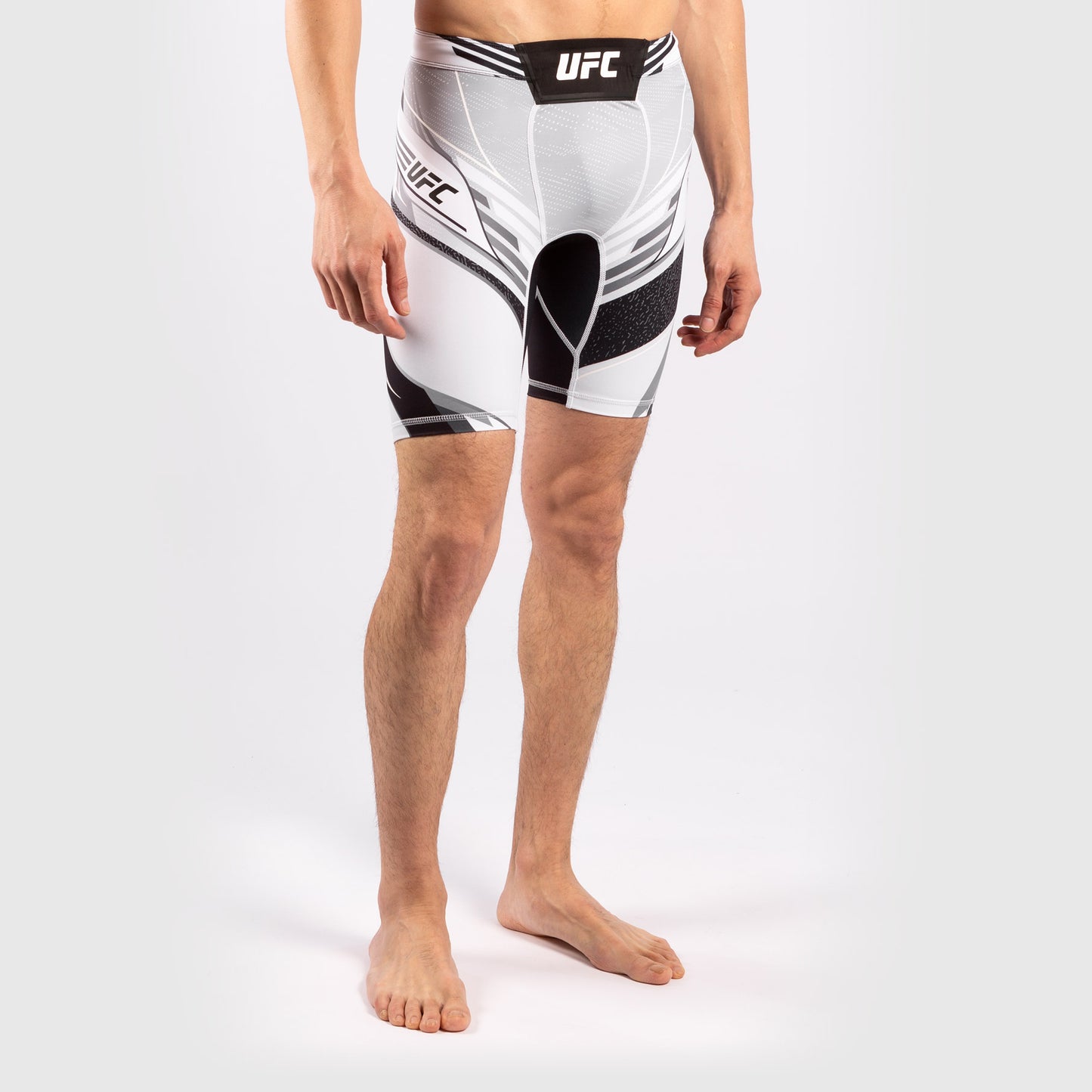 UFC Venum Authentic Fight Night Herren Vale Tudo Shorts - Short Fit - Weiß