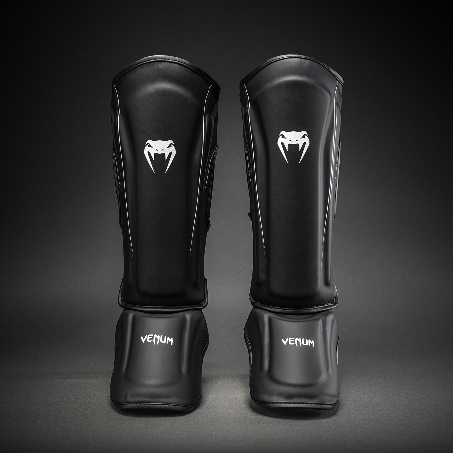 Venum Streamline Schienbeinschoner – Schwarz/Weiß