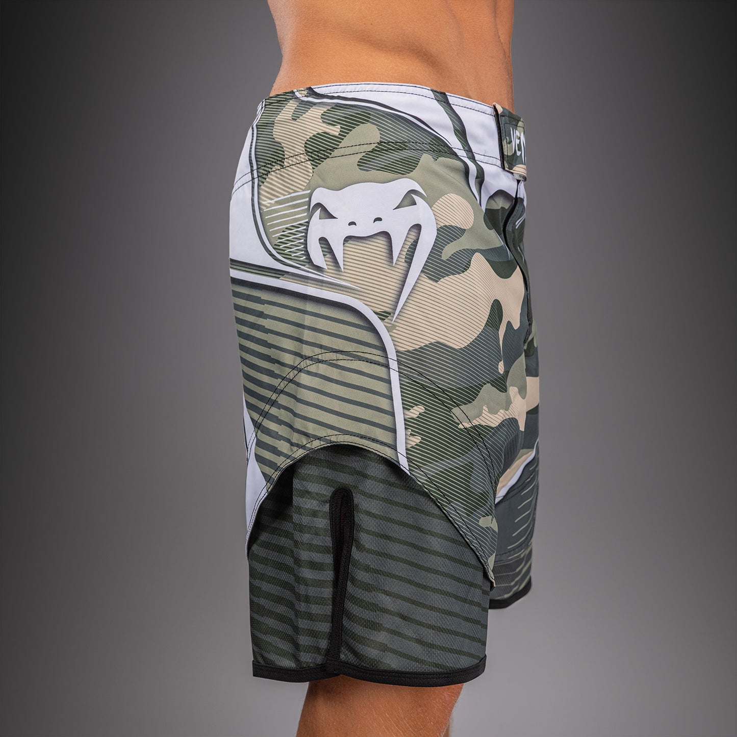 Venum Camo Hero Fightshorts - Khaki/Cremeweiß