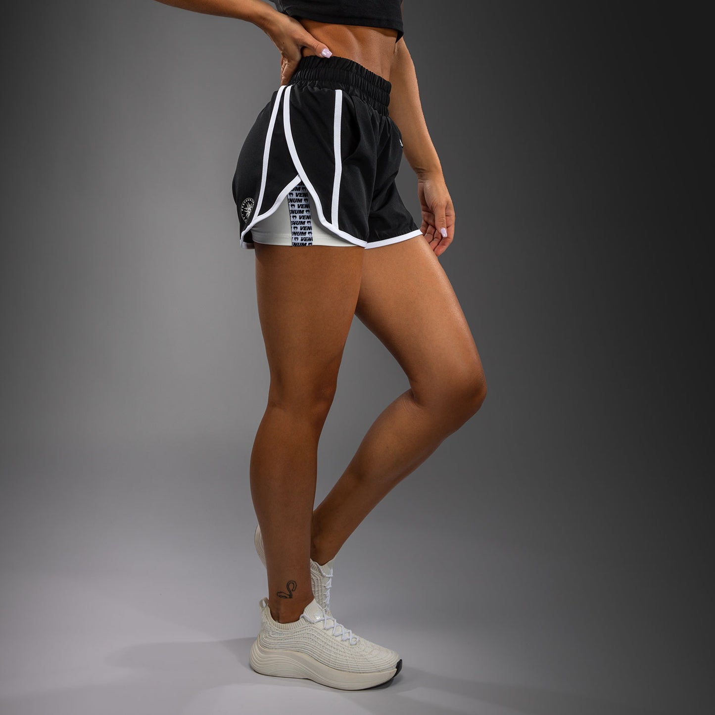 Venum Twilight Damen Trainingsshorts - Schwarz/Weiß