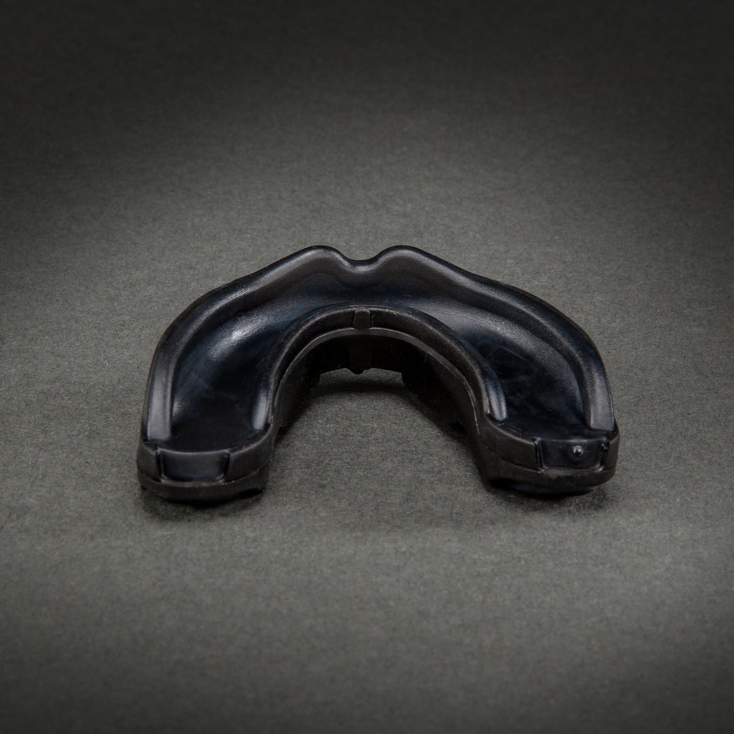 Venum Predator Mundschutz – Schwarz/Schwarz/Rot