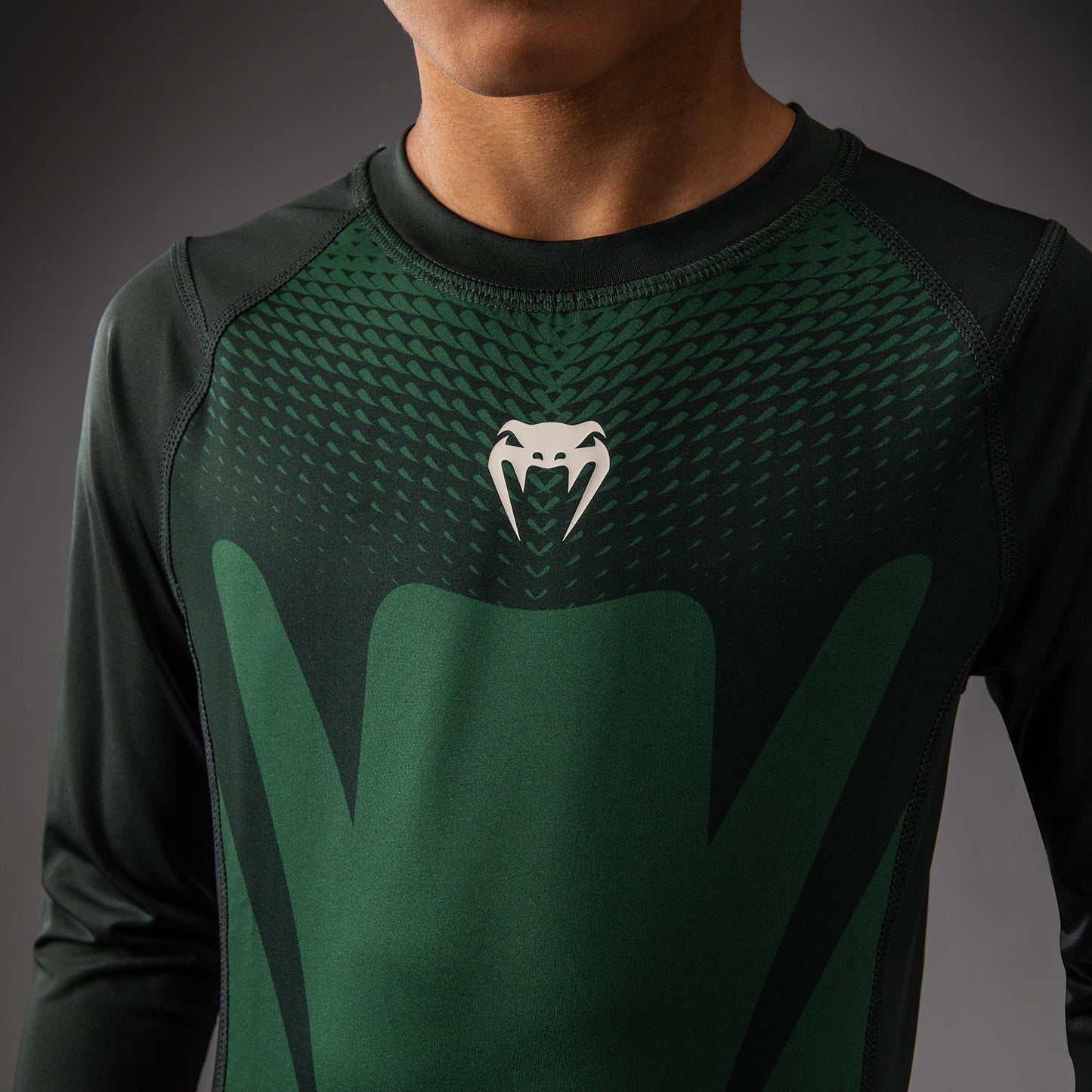 Venum Attack Kids Langarm Rashguard - Waldgrün/Off White