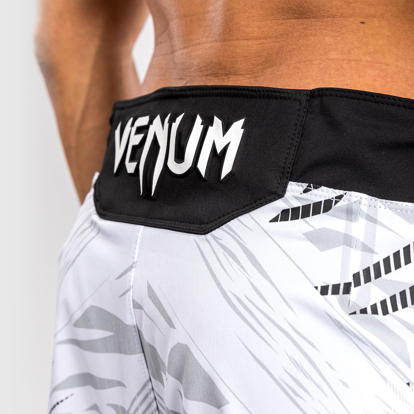 UFC Fusion by Venum Personalized Authentic Fight Night Herren Fight Short - Short Fit - Weiß