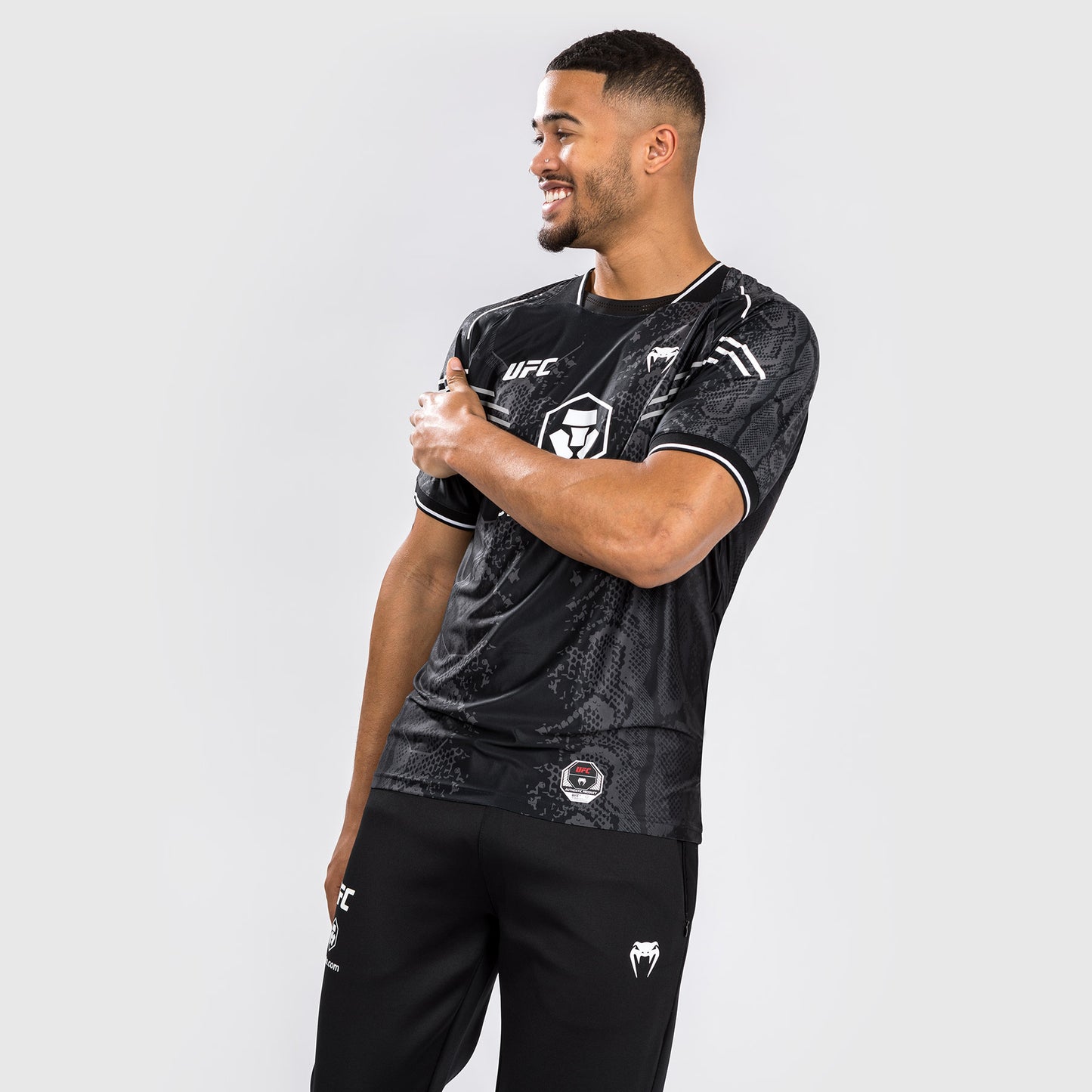 UFC Adrenaline von Venum personalisierte authentic Fight Night Männer Walkout Jersey - schwarz
