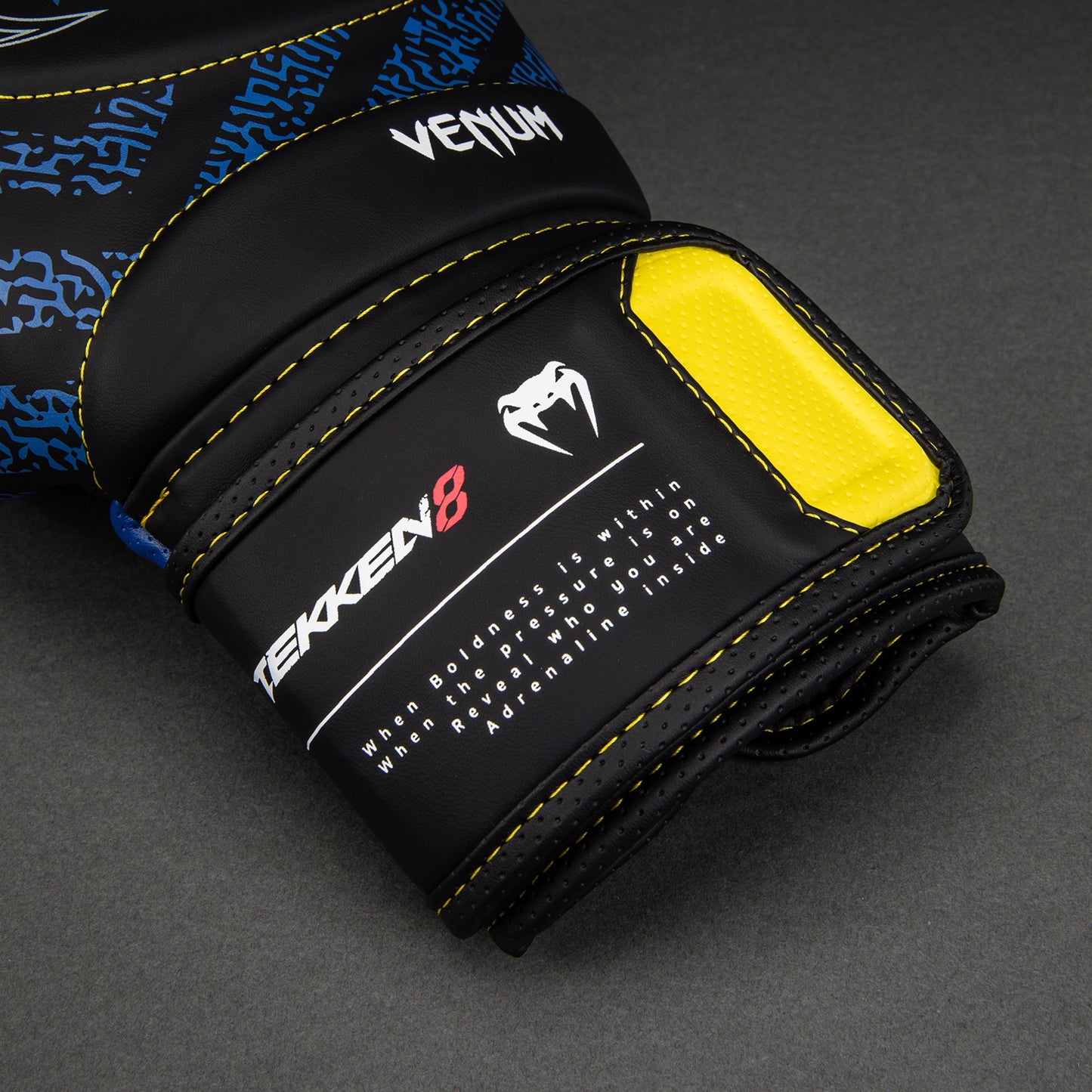 Venum x TEKKEN 8 Boxhandschuhe - King - Schwarz/Gelb