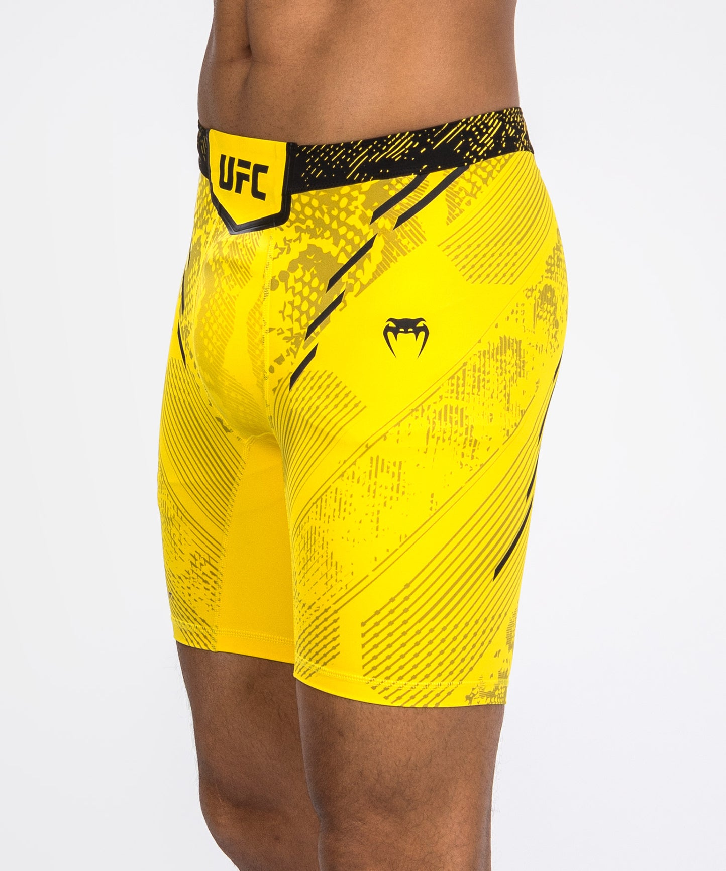 UFC Adrenaline by Venum Authentic Fight Night Vale Tudo Short für Männer - Gelb