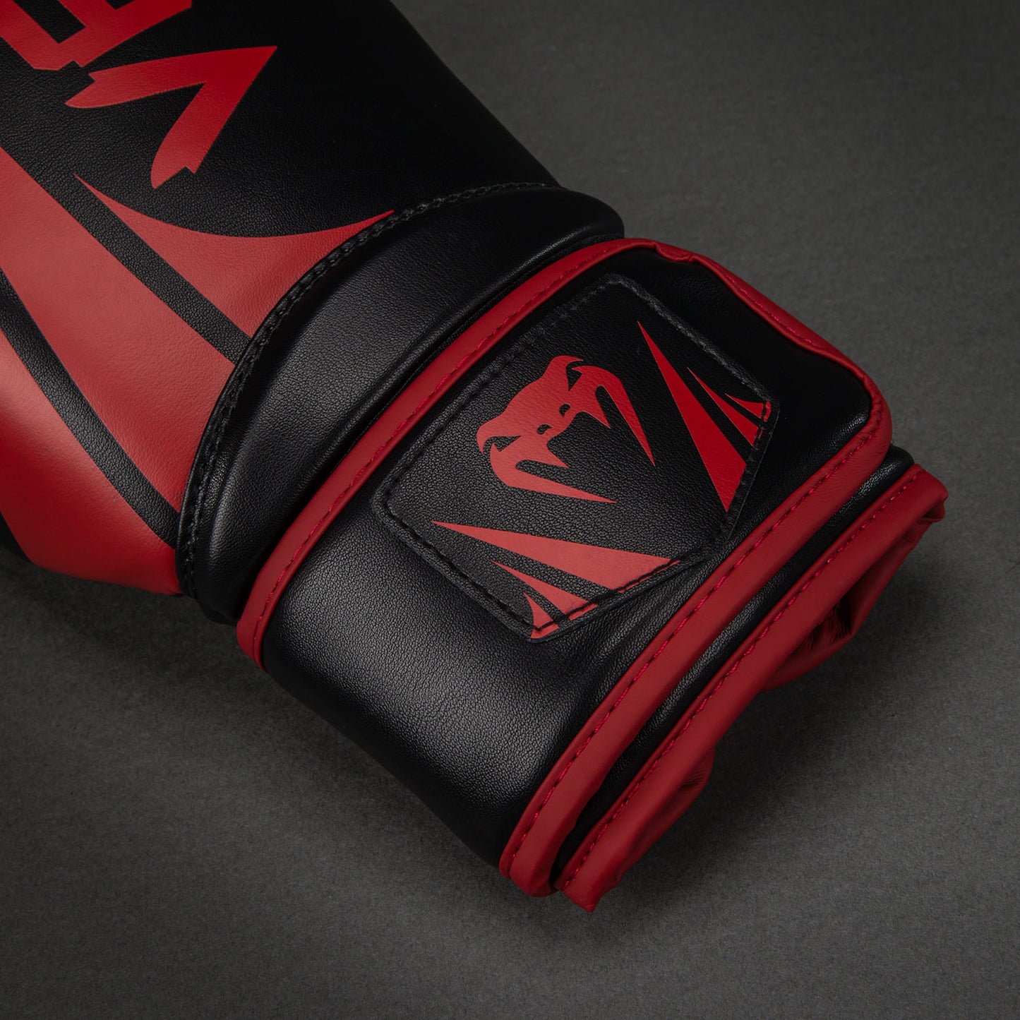 Venum Challenger 2.5 Boxhandschuhe – Schwarz/Rot