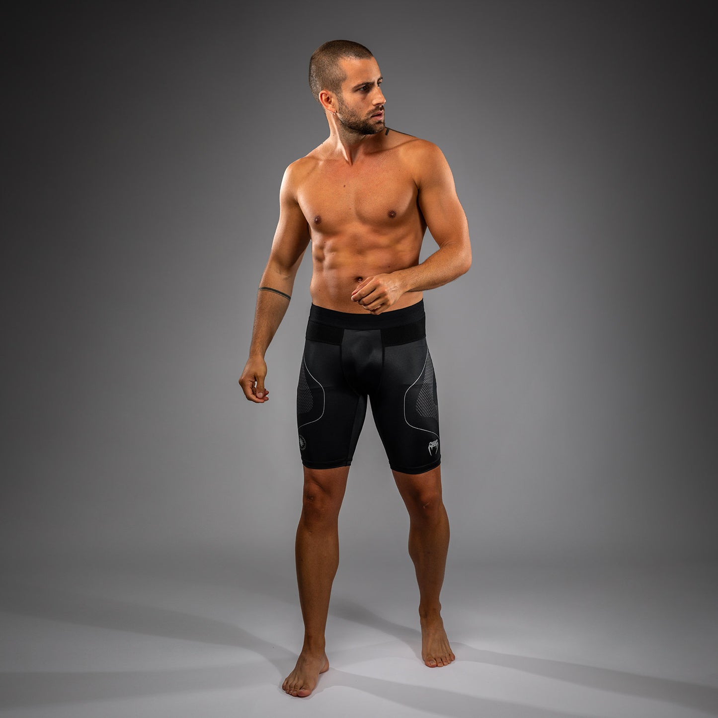 Venum Nexus Vale Tudo Shorts – Schwarz/Silber