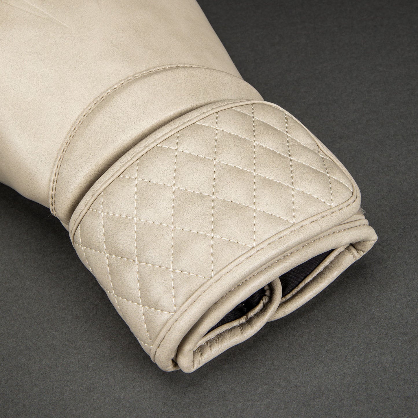 Venum Impact Classic Boxhandschuhe – Elfenbein