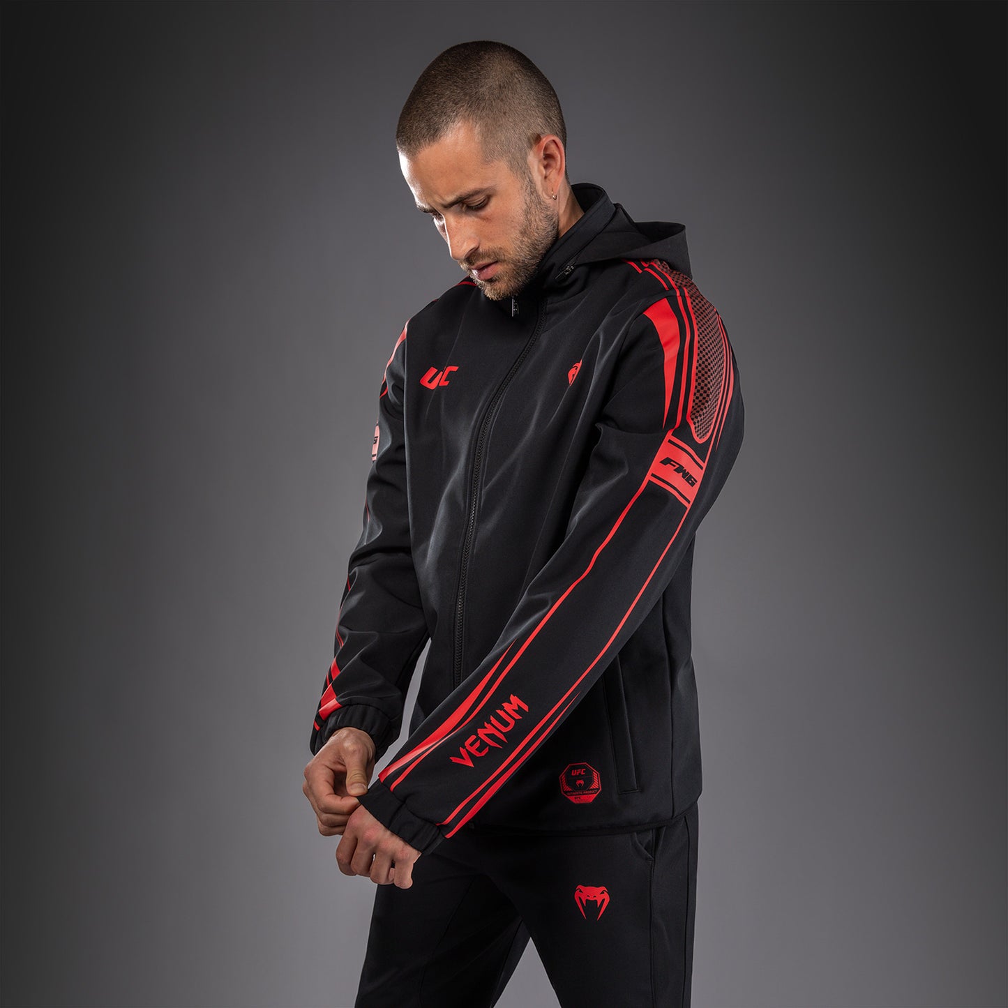 Venum UFC Unity by Venum Authentic Fight Week Herren-Kapuzenjacke mit Reißverschluss - Schwarz
