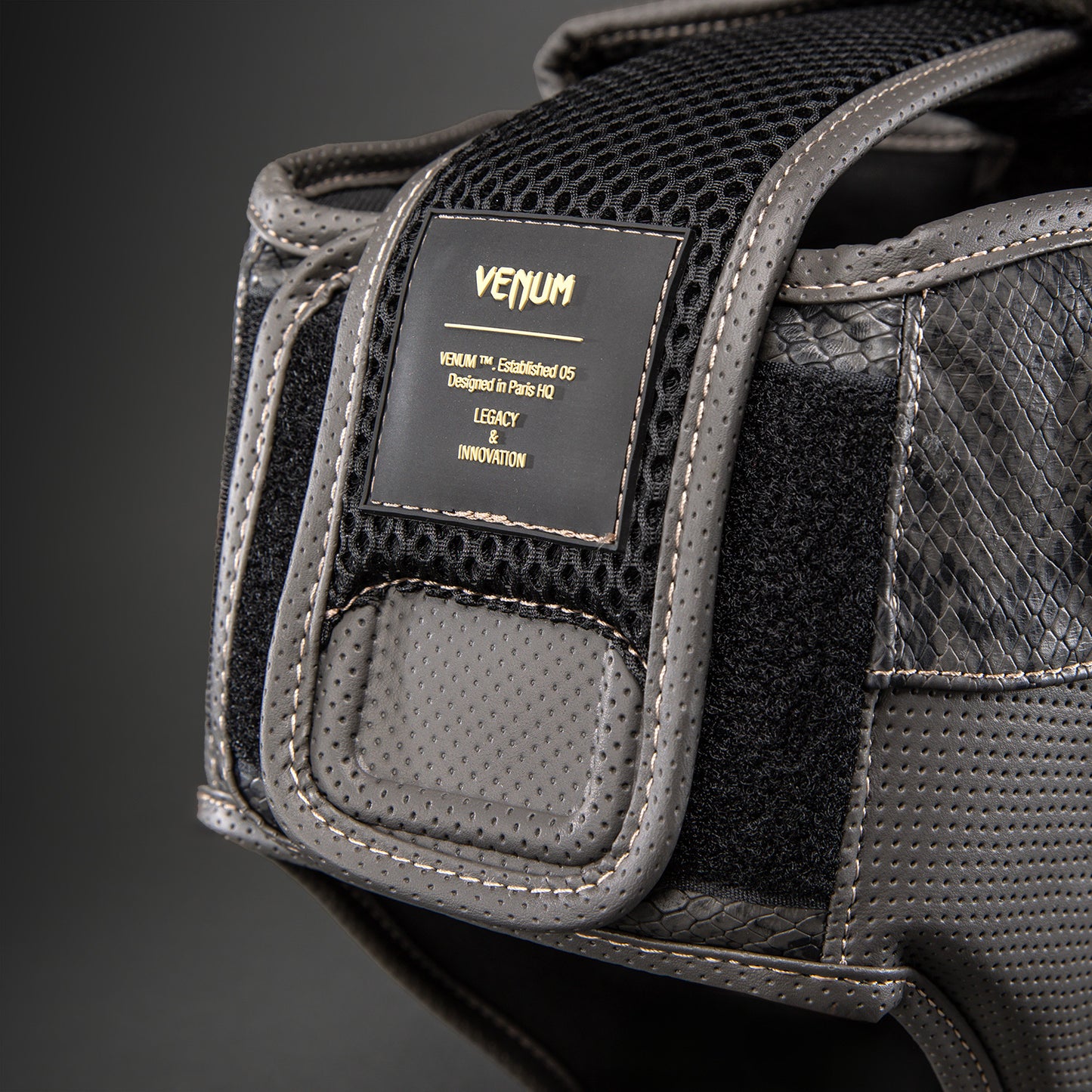 Venum Impact Evo Scales Kopfschutz – Dunkelgrau