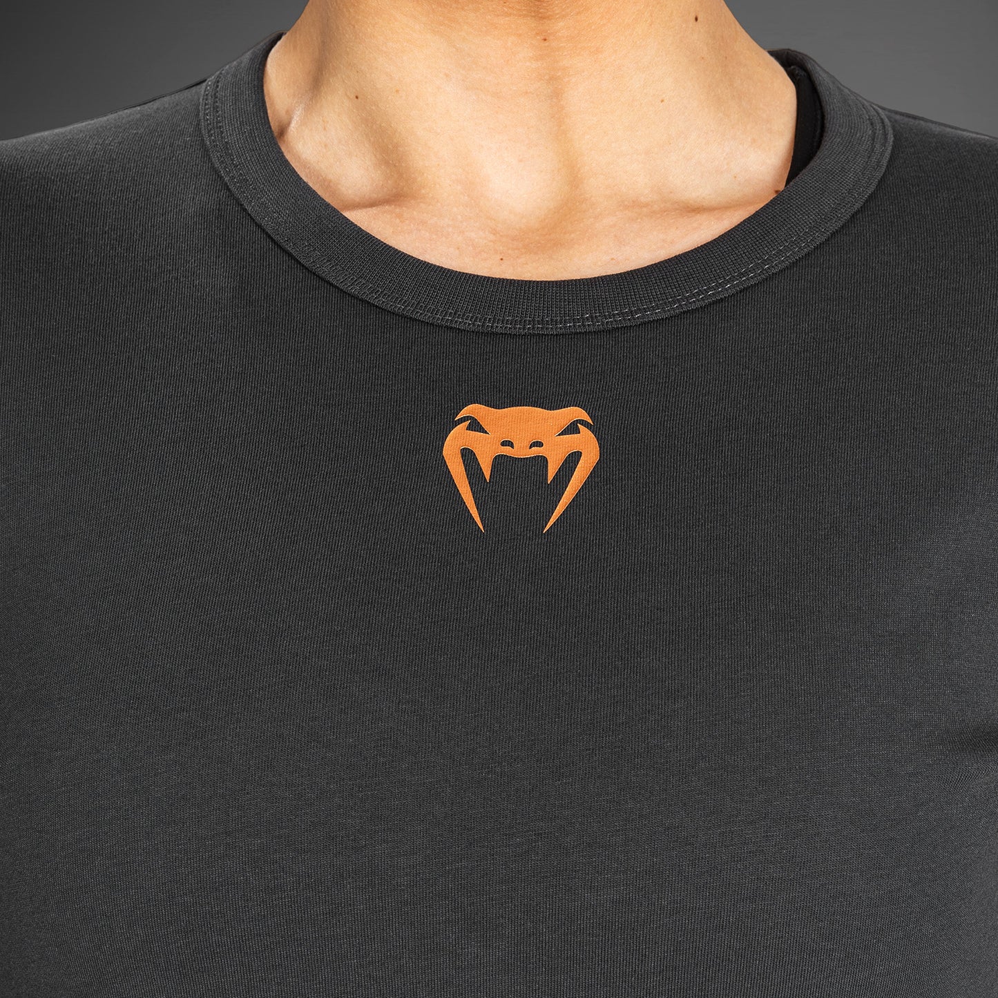 UFC Adrenaline by Venum Fight Week Frauen Langarm Baumwoll T-Shirt - Charcoal Grey