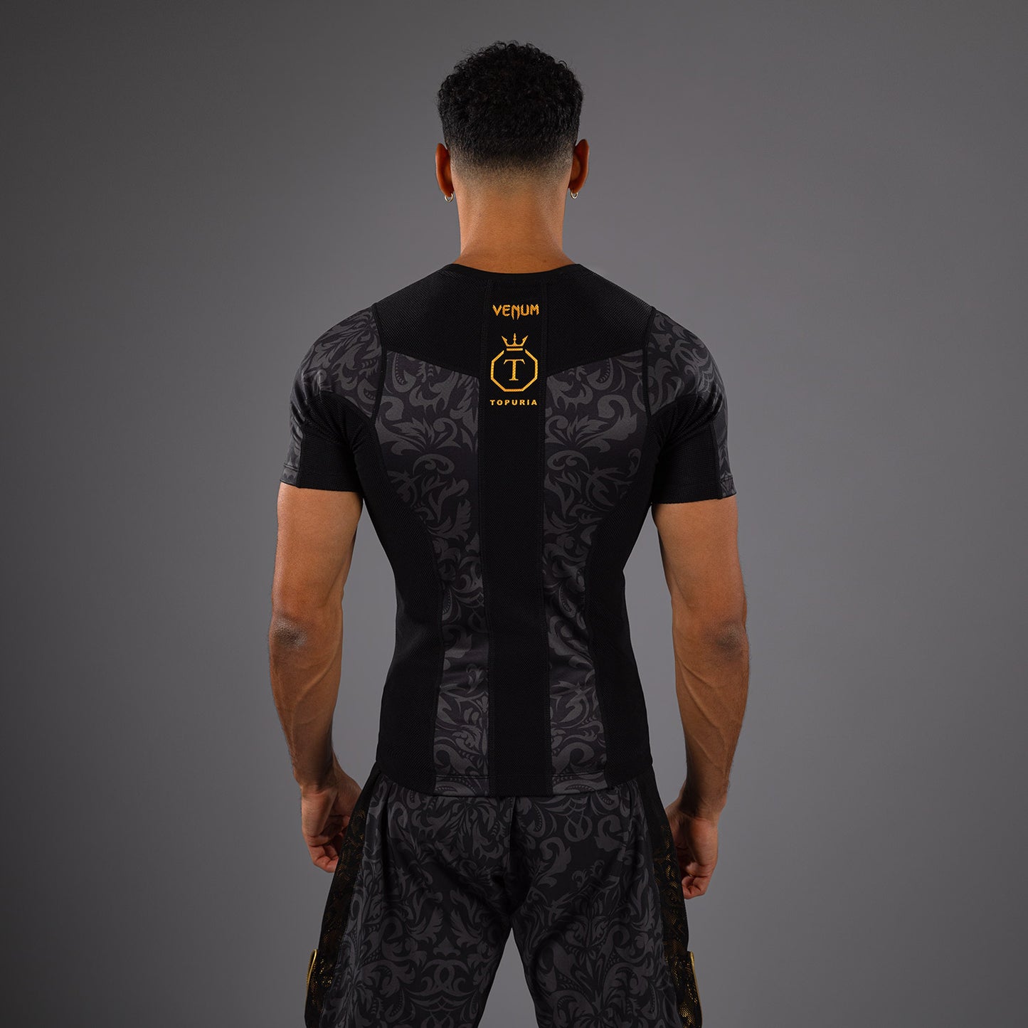Venum x Topuria Unmatched Edition Kurzarm Rashguard - Schwarz/Gold