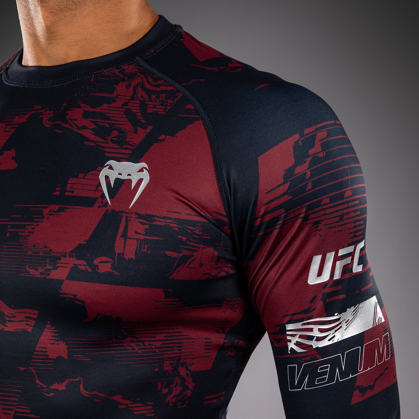 UFC Zenith by Venum Authentic Fight Week Performance Langarm Rashguard Herren - Marineblau/Burgunderrot/Silber