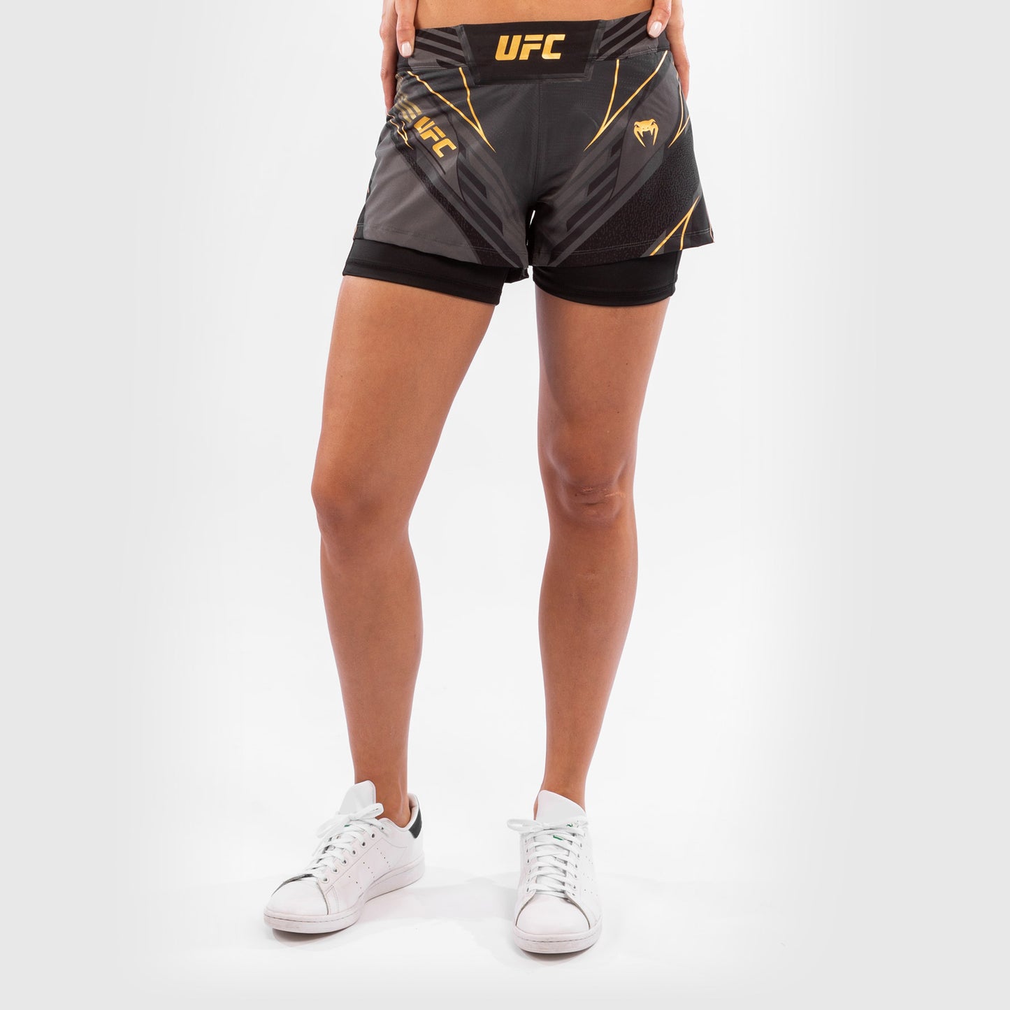 UFC Venum Authentic Fight Night Damen Shorts - Short Fit - Champion
