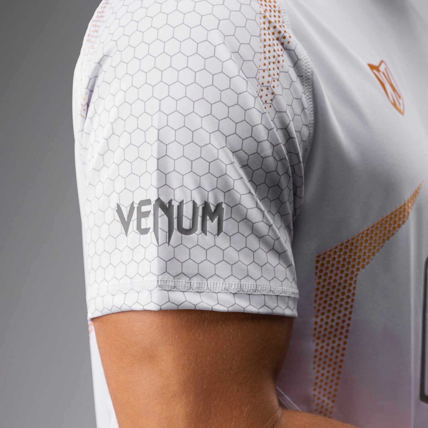 FK x Venum Hexagone MMA T-Shirt - Weiß/Gold