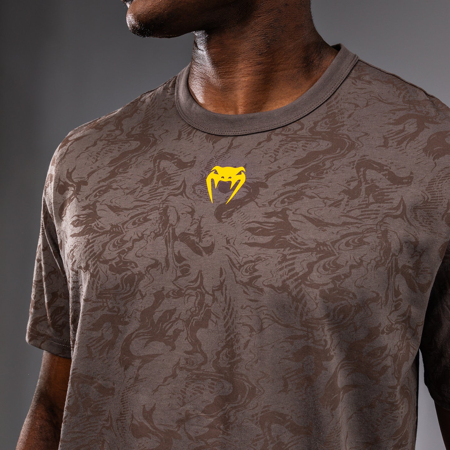 UFC Fusion by Venum Fight Week Herren Kurzarm T-Shirt - Erdiges Braun