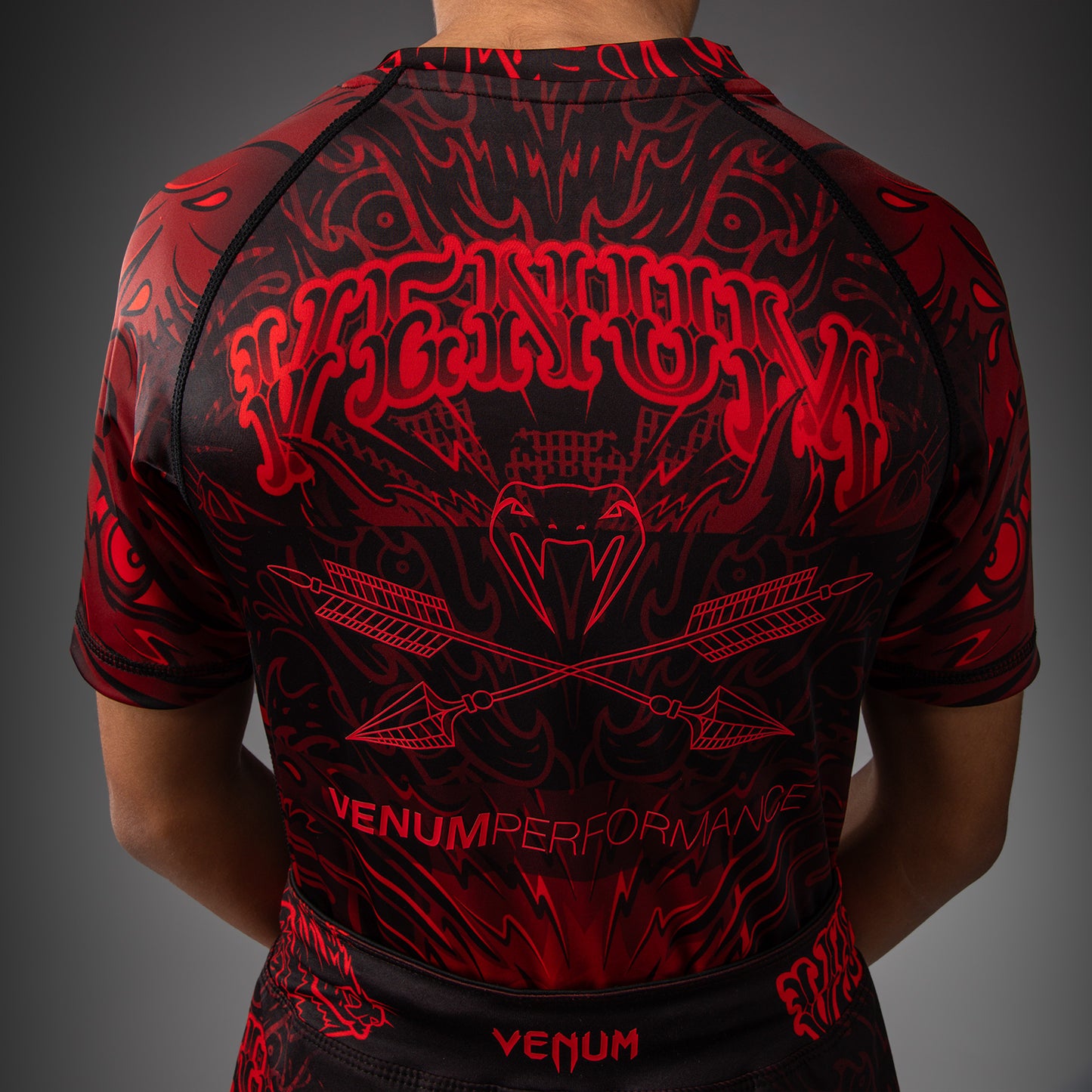 Venum Wolf Atak Kinder Kurzarm Rashguard – Schwarz/Rot