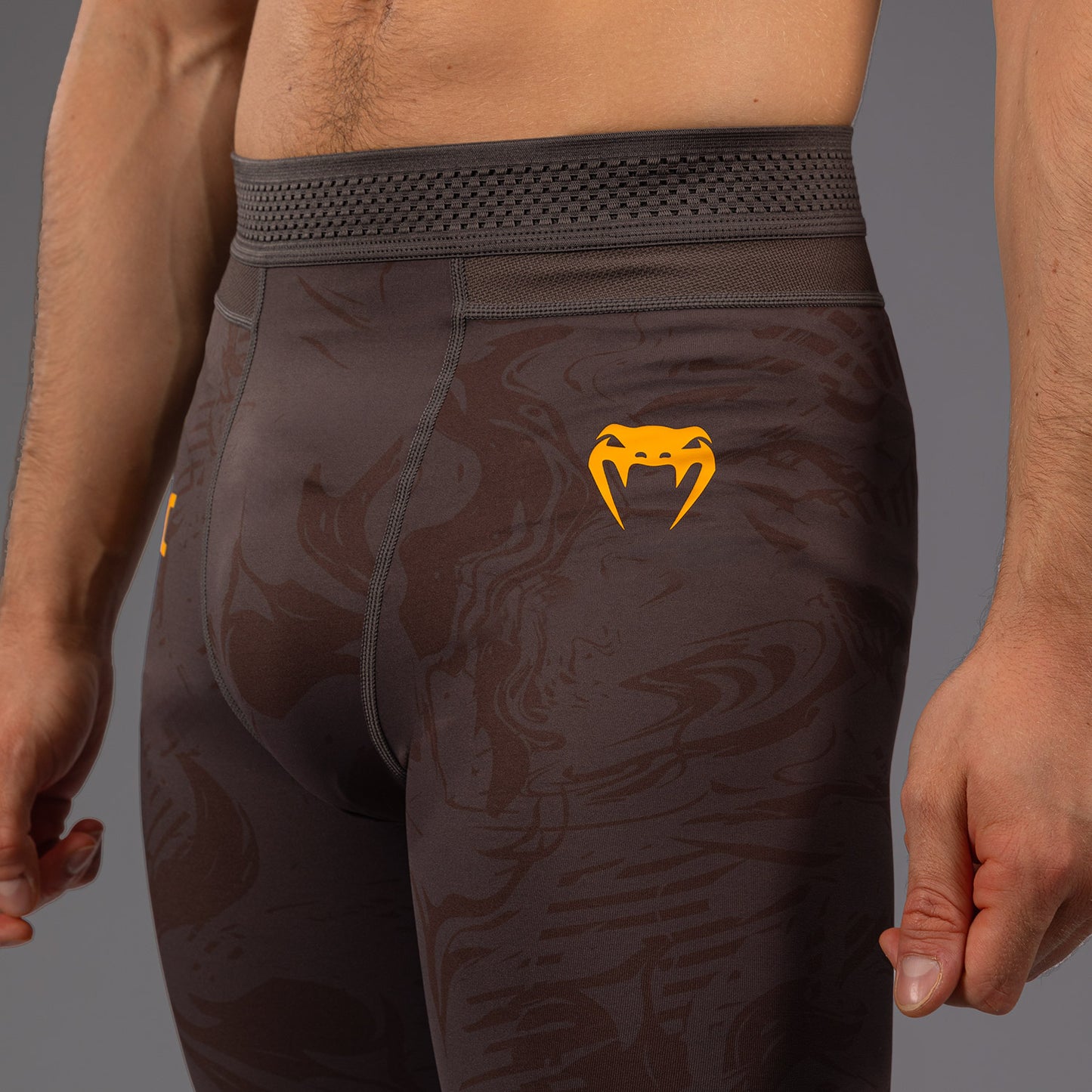 UFC Fusion by Venum Fight Week Herren Performance Tight - Erdiges Braun