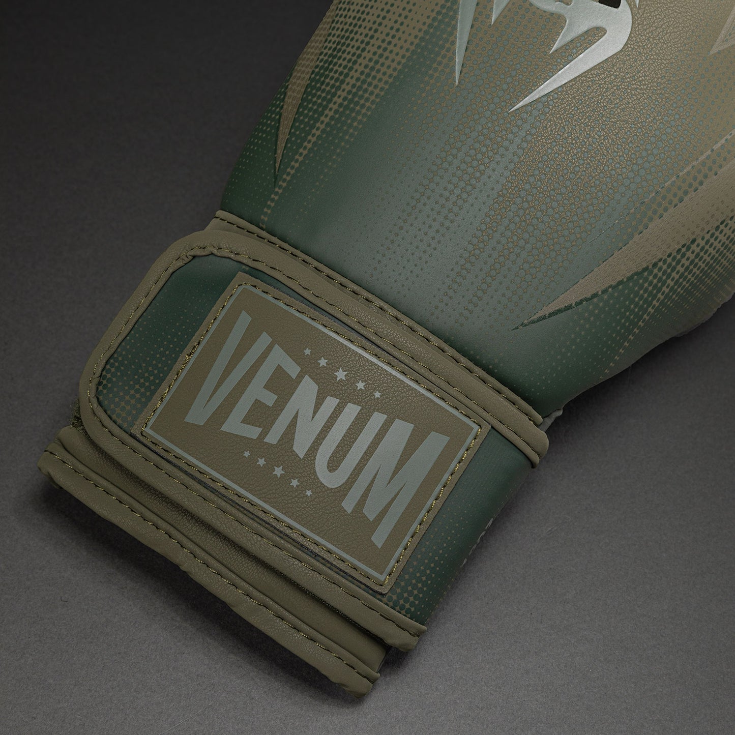 Venum Stealth Boxhandschuhe Khaki/Dunkelgrün