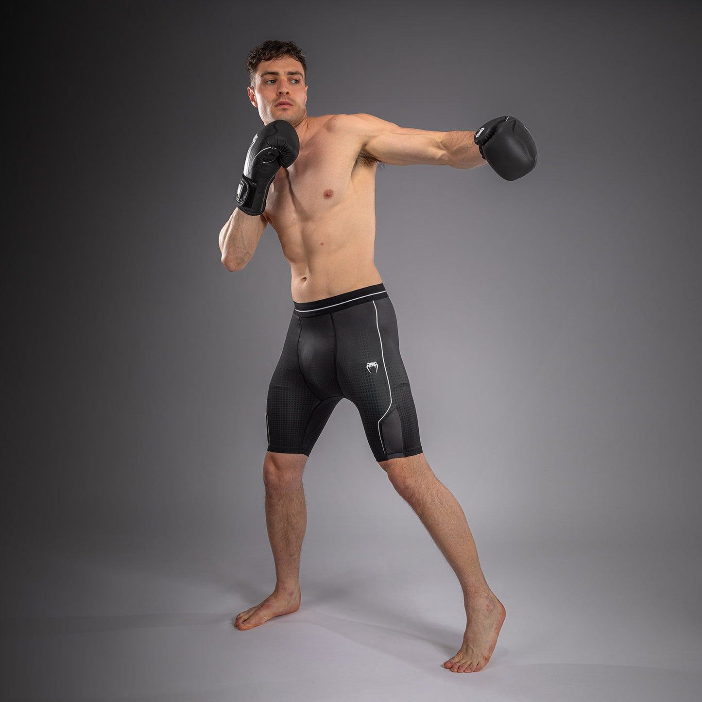 Venum Stealth Vale Tudo Kompressionsshort – Schwarz/Weiß