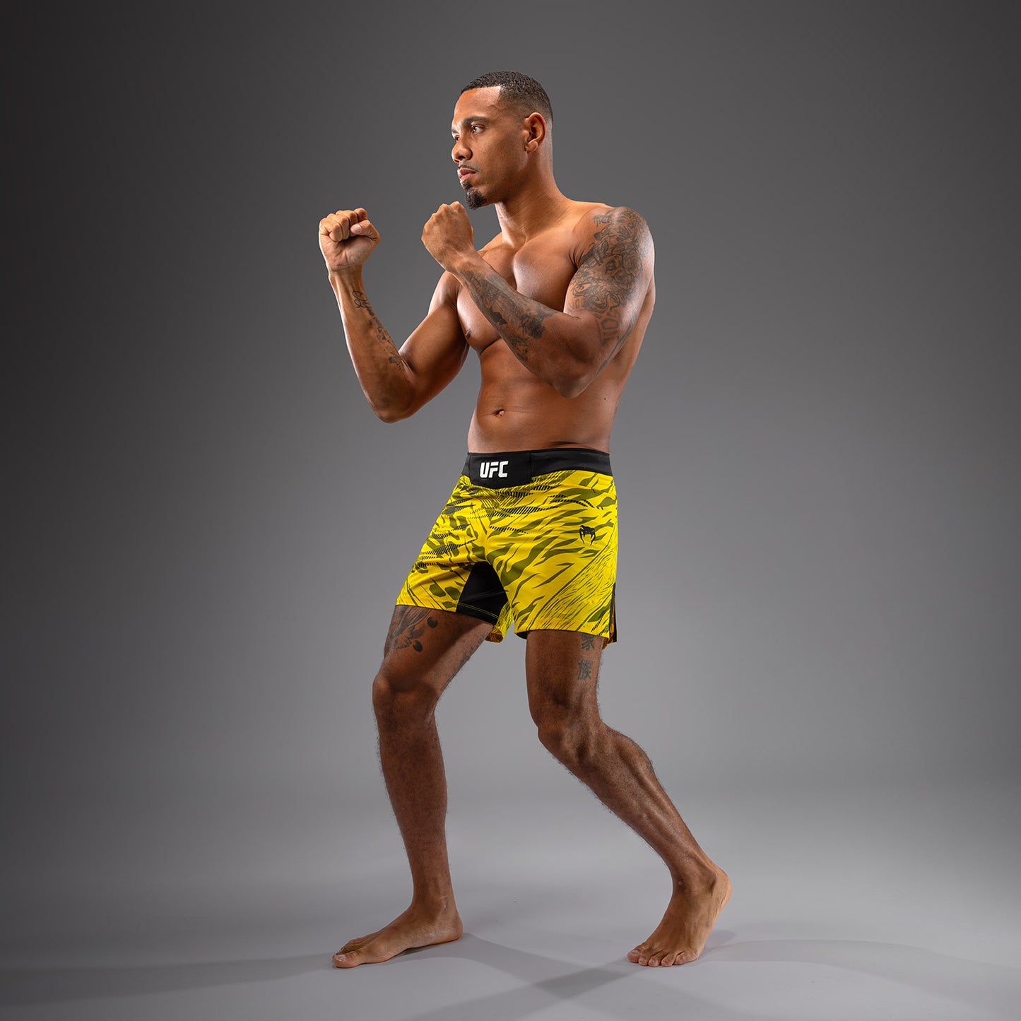 UFC Fusion by Venum Authentic Fight Night Herren Fight Short - Short Fit - Gelb