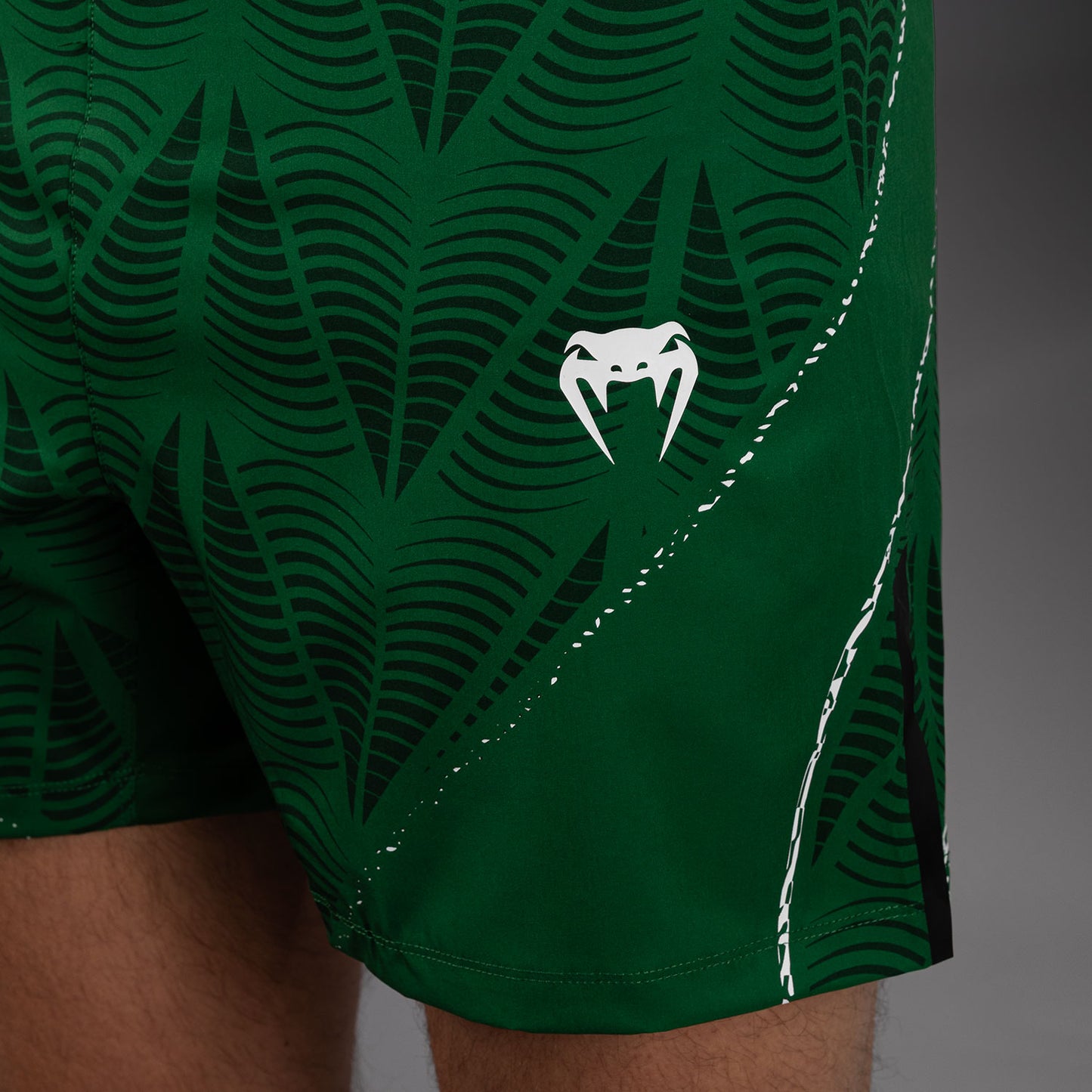 UFC Zenith by Venum Authentic Fight Night Kurze Passform Fight Short Herren - Grün