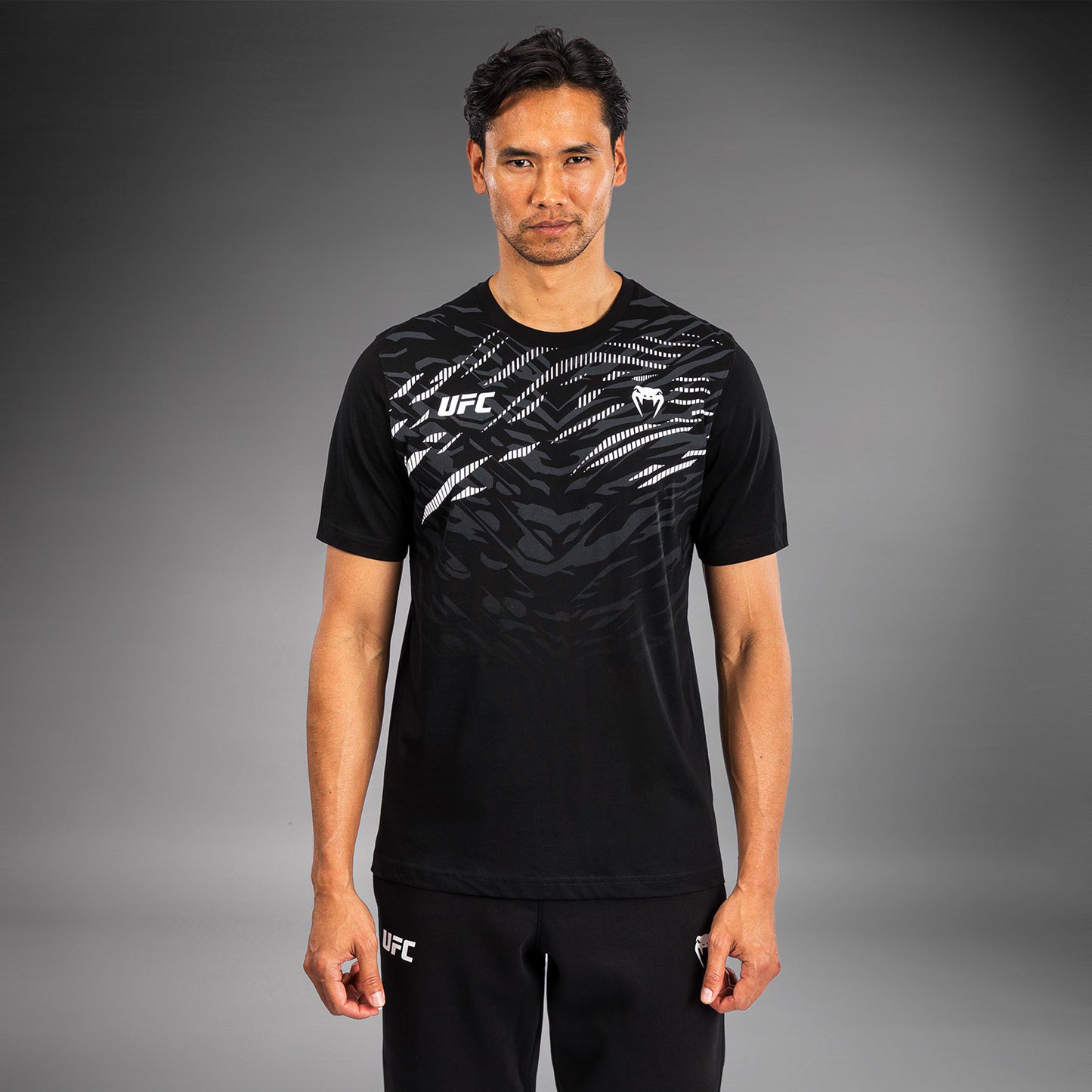 UFC Fusion by Venum Replica Herren Kurzarm T-Shirt - Schwarz