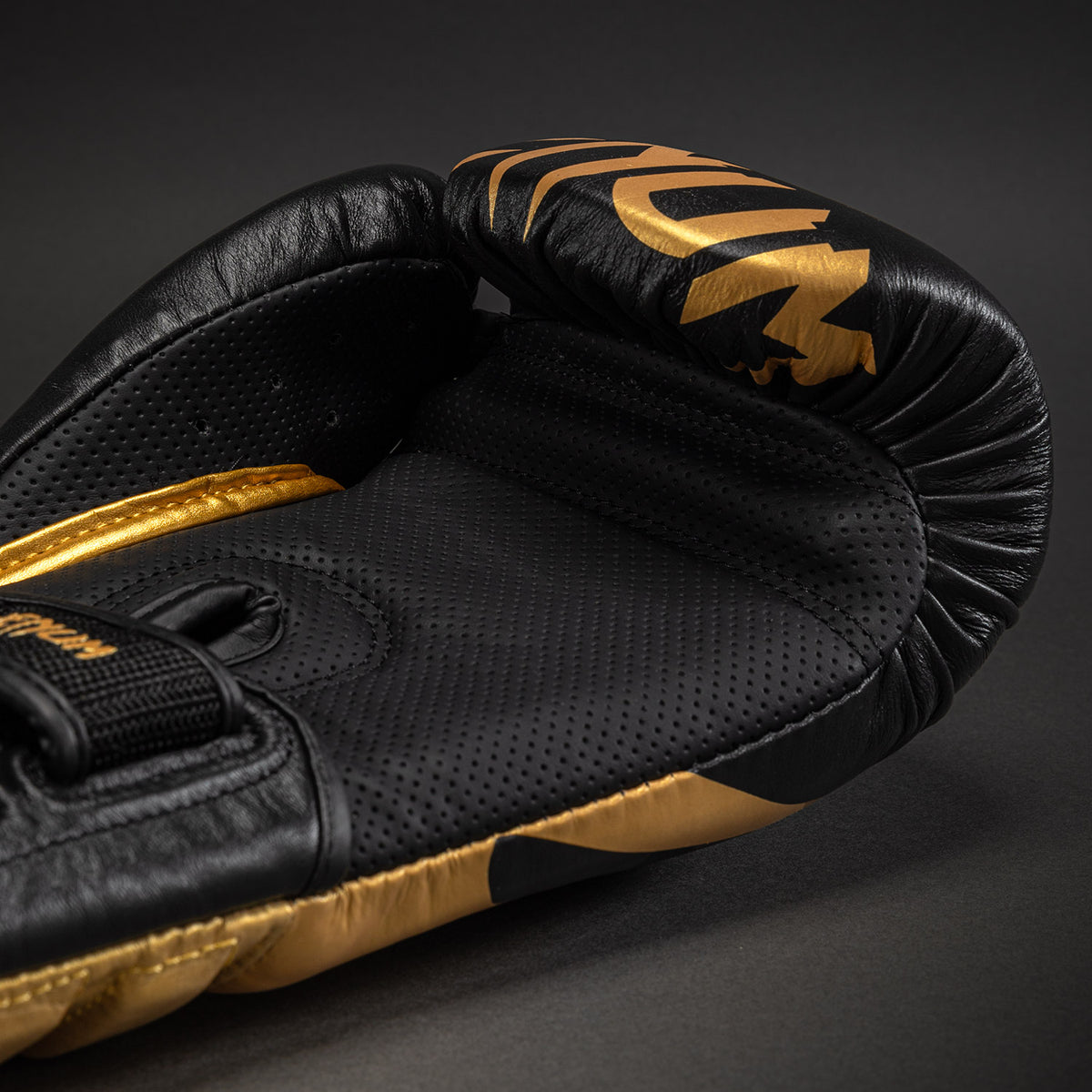 Venum Reverso Boxhandschuhe – Schwarz/Gold