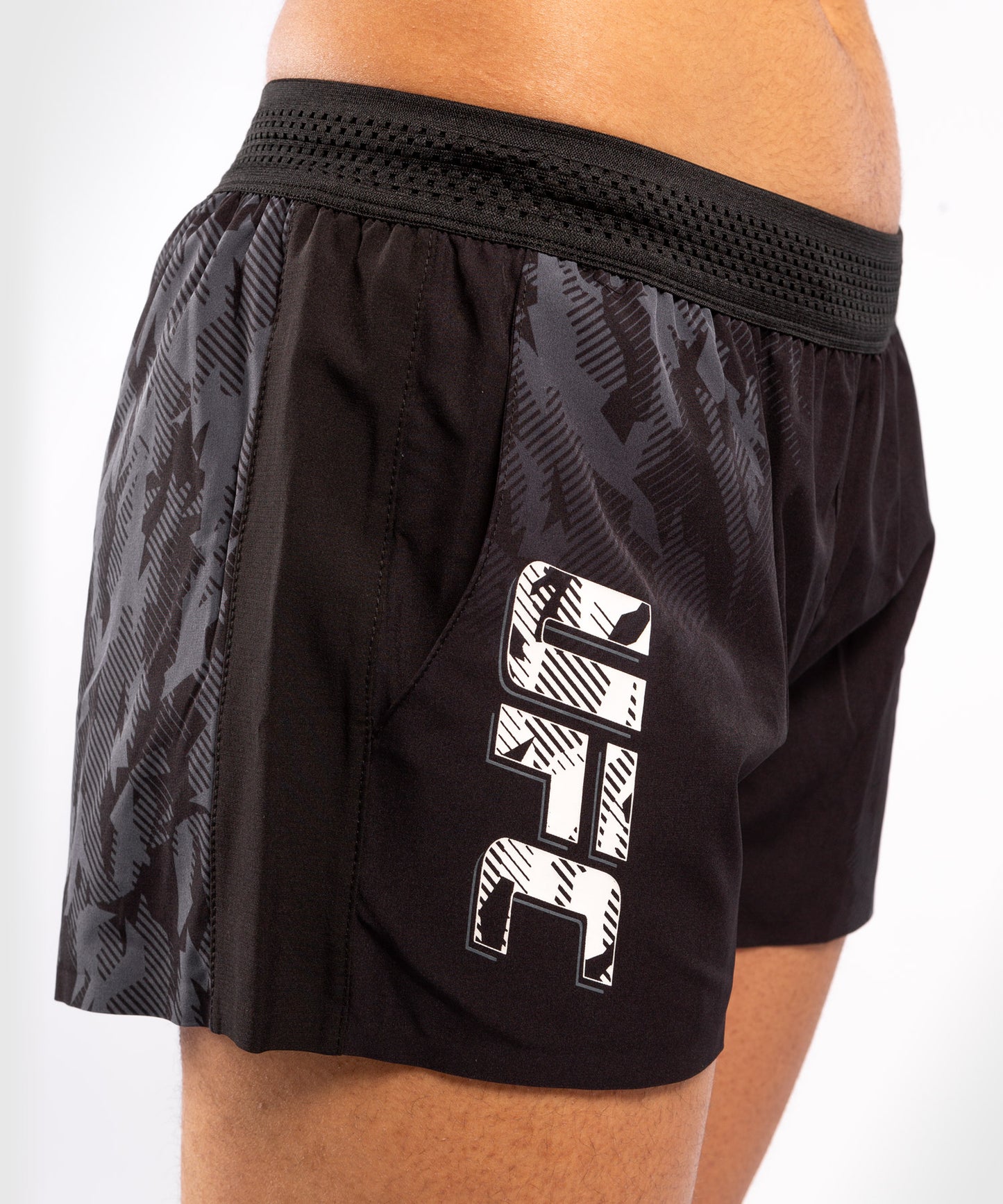 UFC Venum Authentic Fight Week Damen Performance Shorts - Schwarz