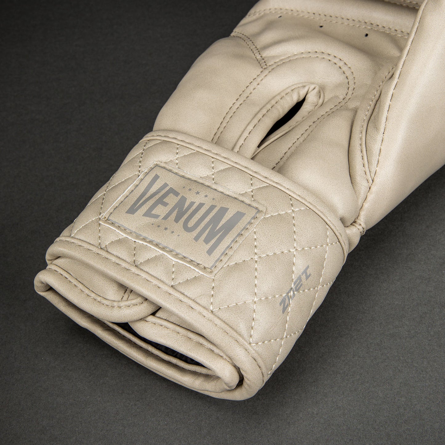 Venum Impact Classic Boxhandschuhe – Elfenbein