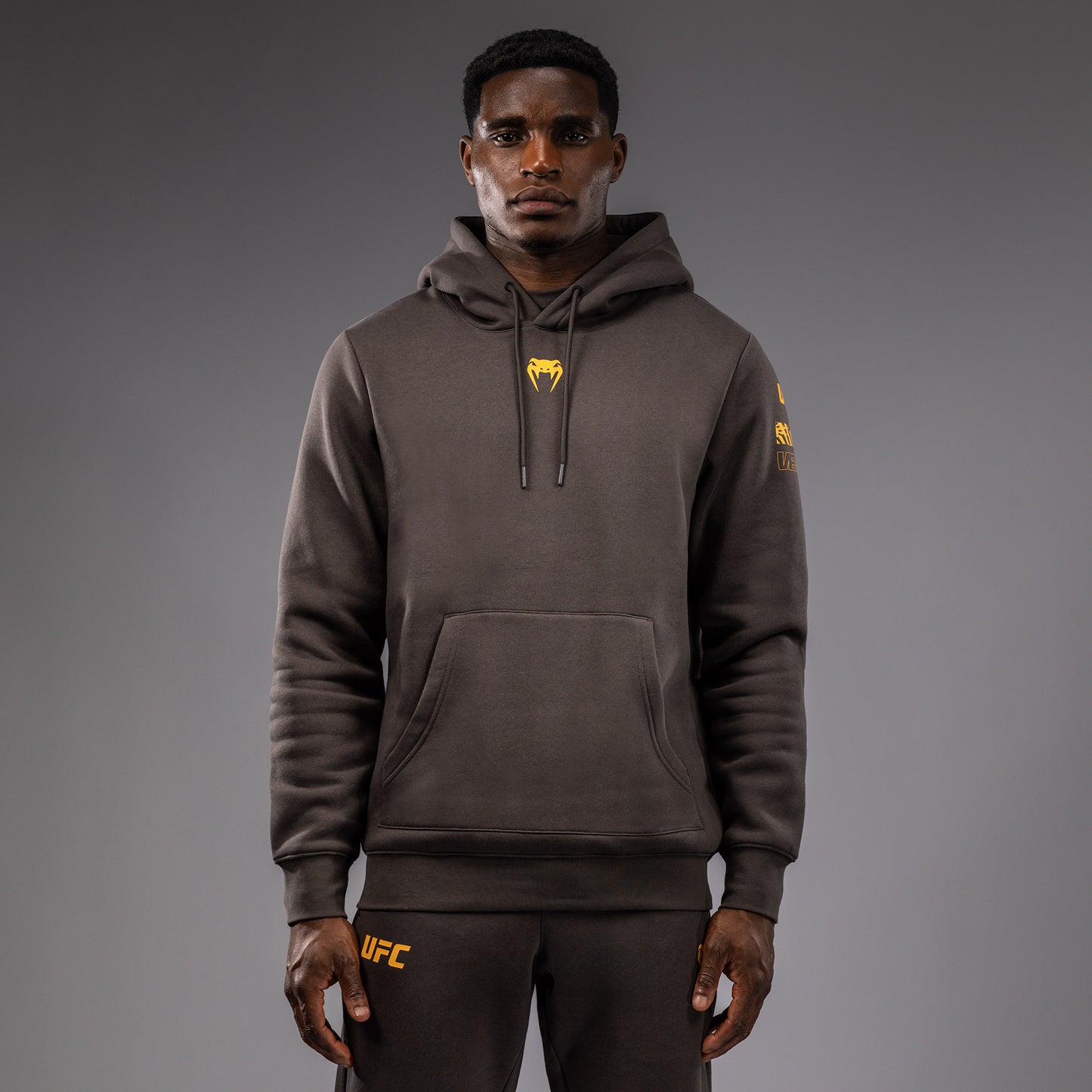 UFC Fusion by Venum Fight Week Herren Pullover Hoodie - Solid Erdiges Braun