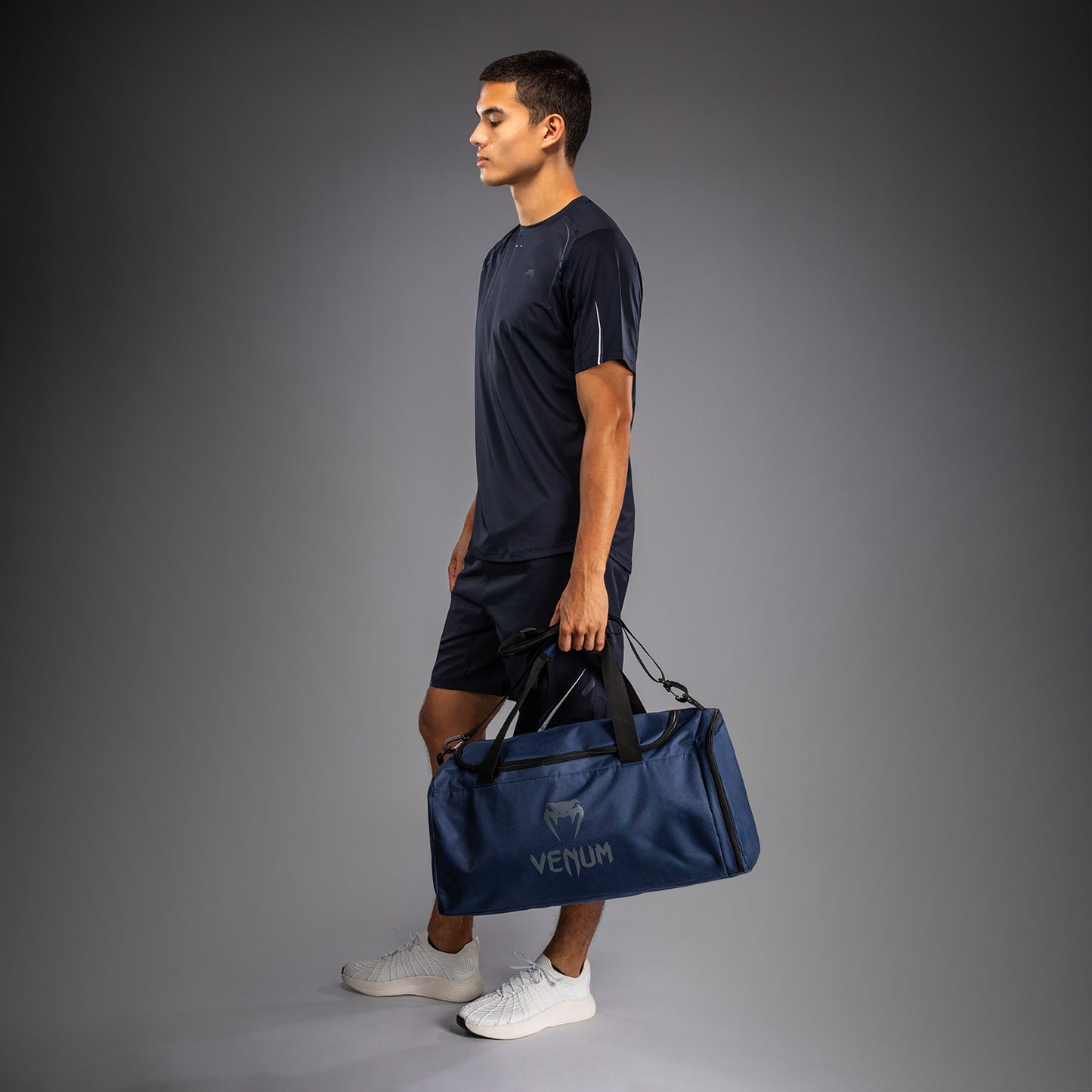 Venum Essential Sporttasche (37 L) - Marineblau