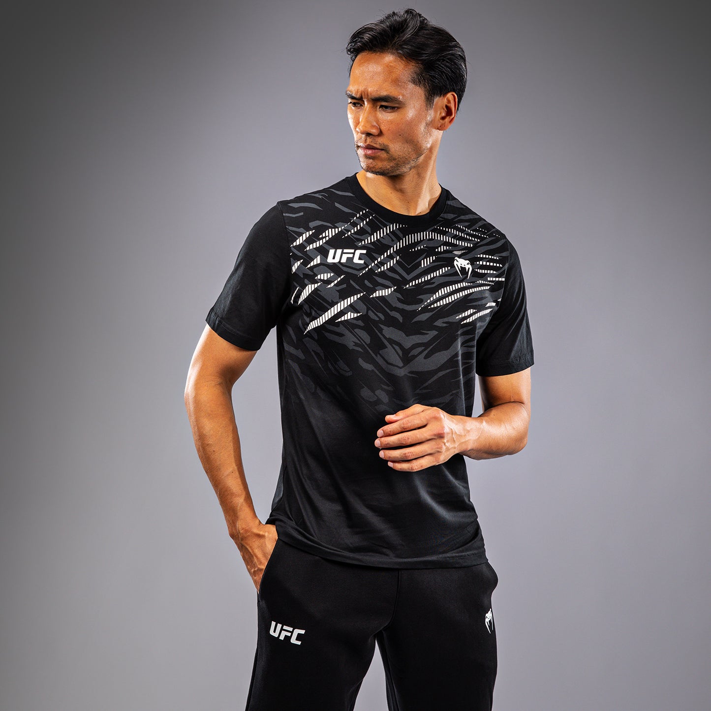 UFC Fusion by Venum Replica Herren Kurzarm T-Shirt - Schwarz