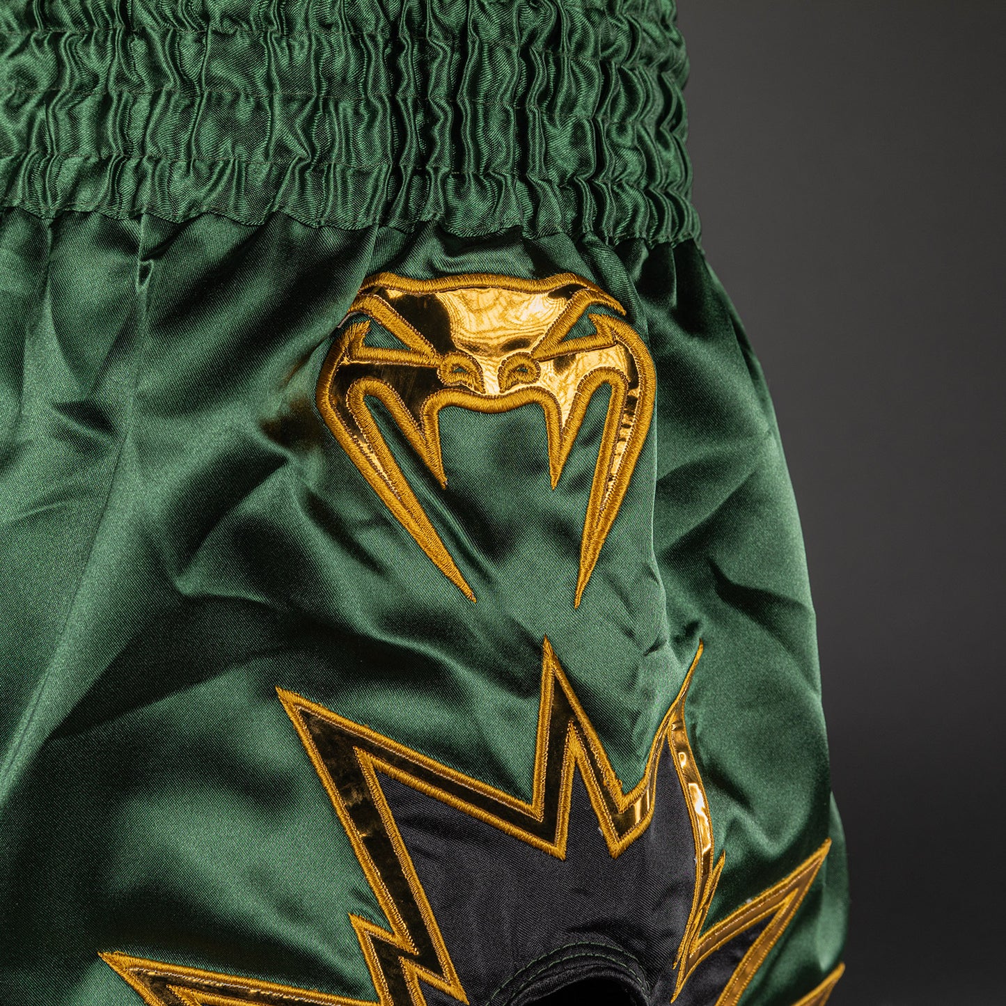 Venum Inferno 2.0 Muay Thai Shorts - Schwarz/Khaki