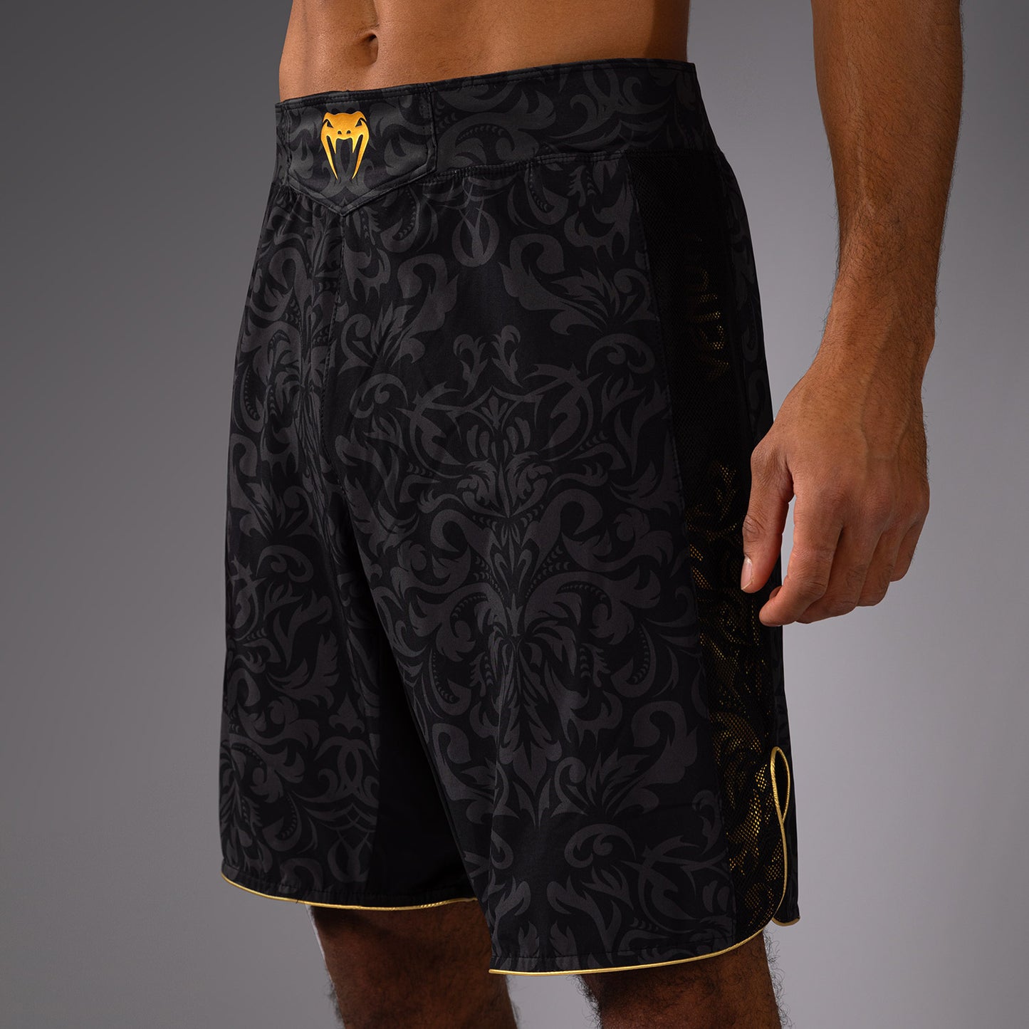 Venum x Topuria Unmatched Edition Kampfshorts - Schwarz/Gold