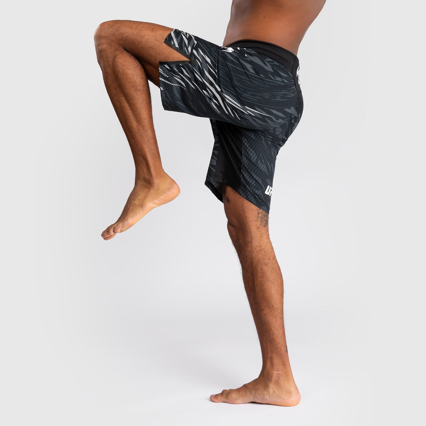 UFC Fusion by Venum Personalized Authentic Fight Night Herren Fight Short - Long Fit - Schwarz