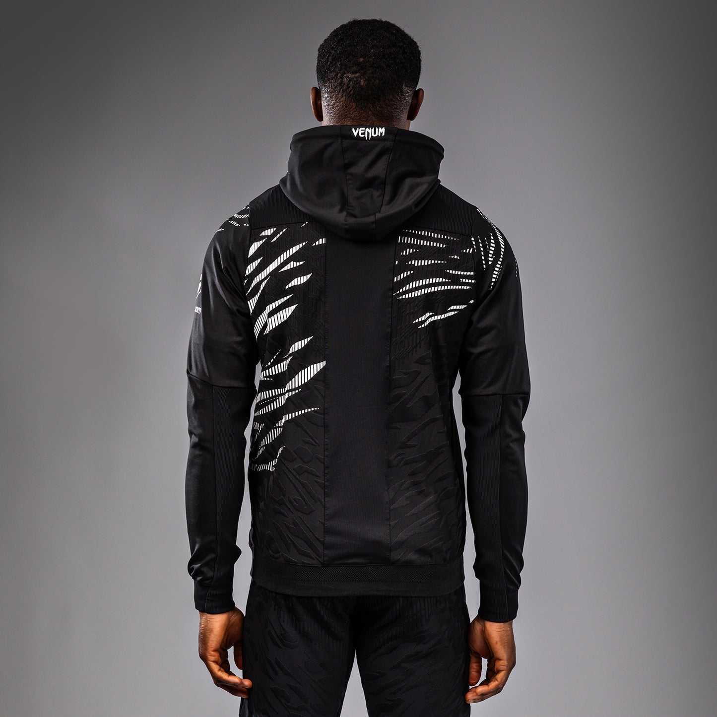 UFC Fusion by Venum Authentic Fight Night Herren Walkout Hoodie - Schwarz
